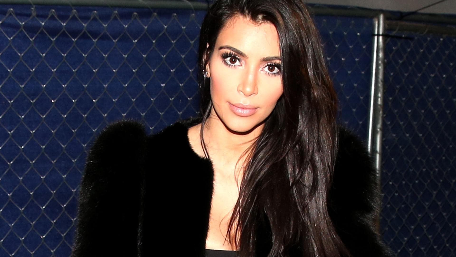 Kim Kardashian im Pelzmantel