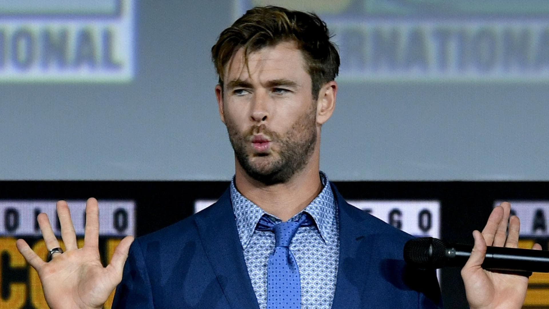 chris hemsworth comic con