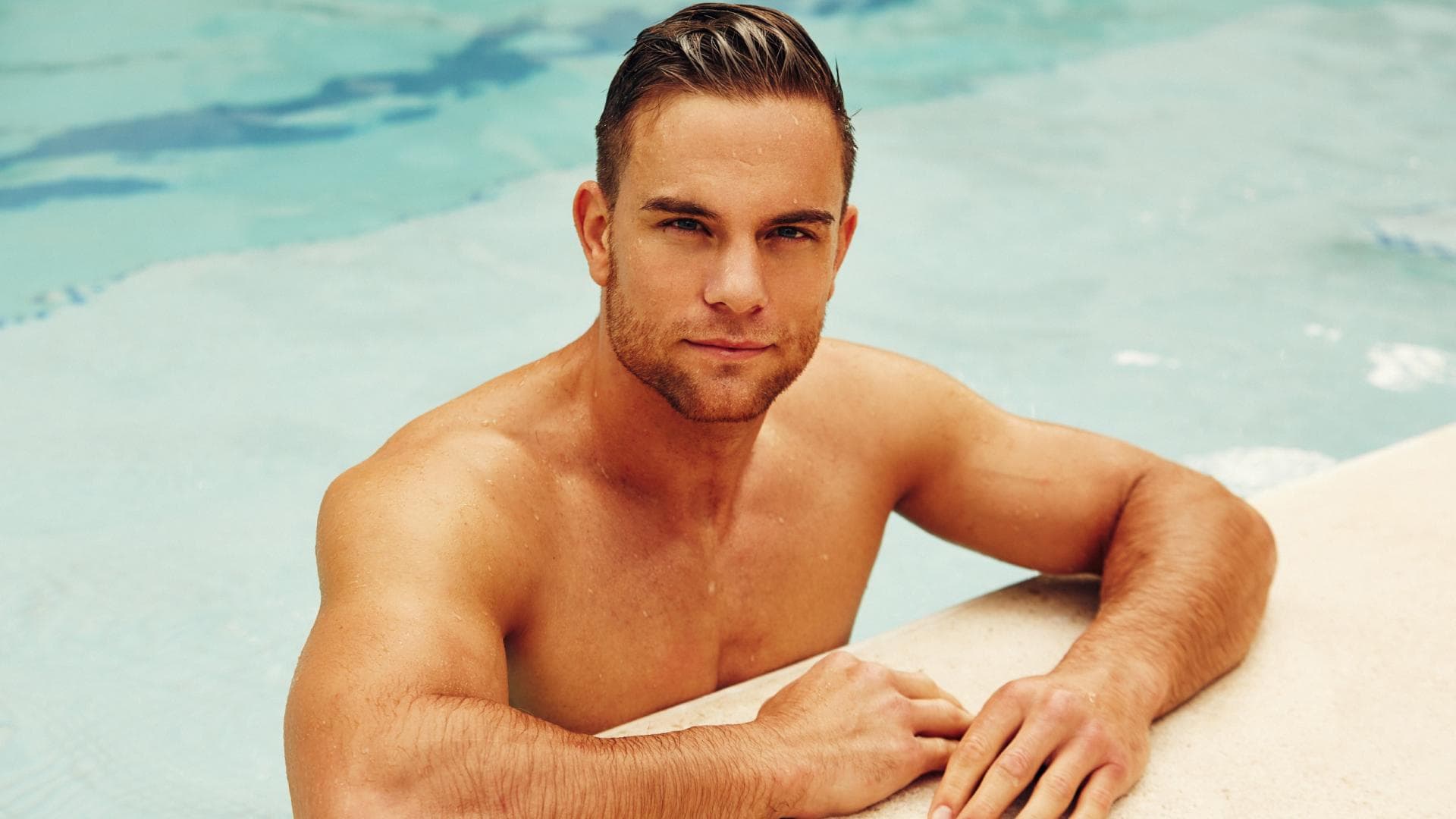bachelor 2020 sebastian preuss im pool oben ohne