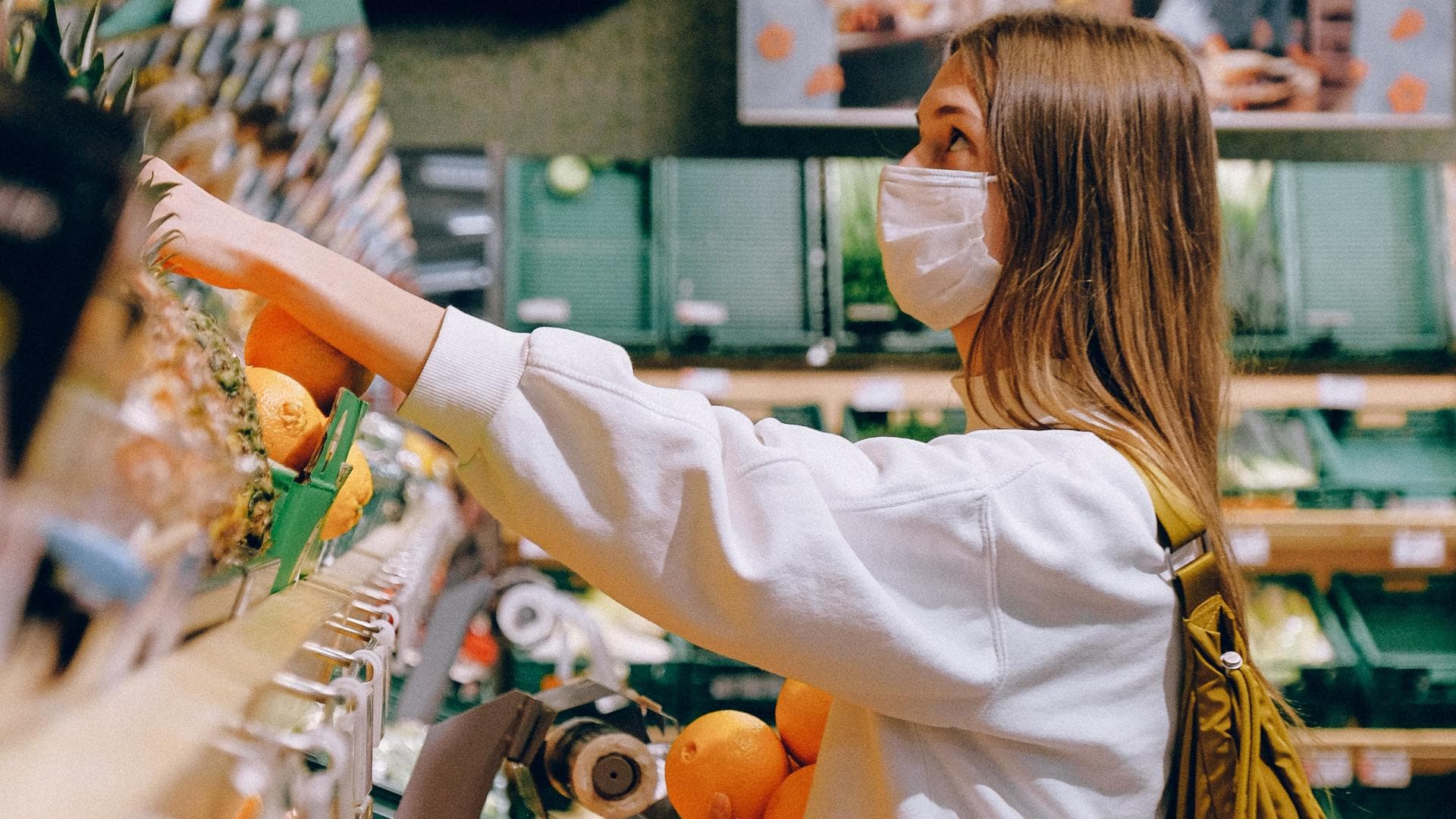 Atemschutzmaske tragen im Supermarkt