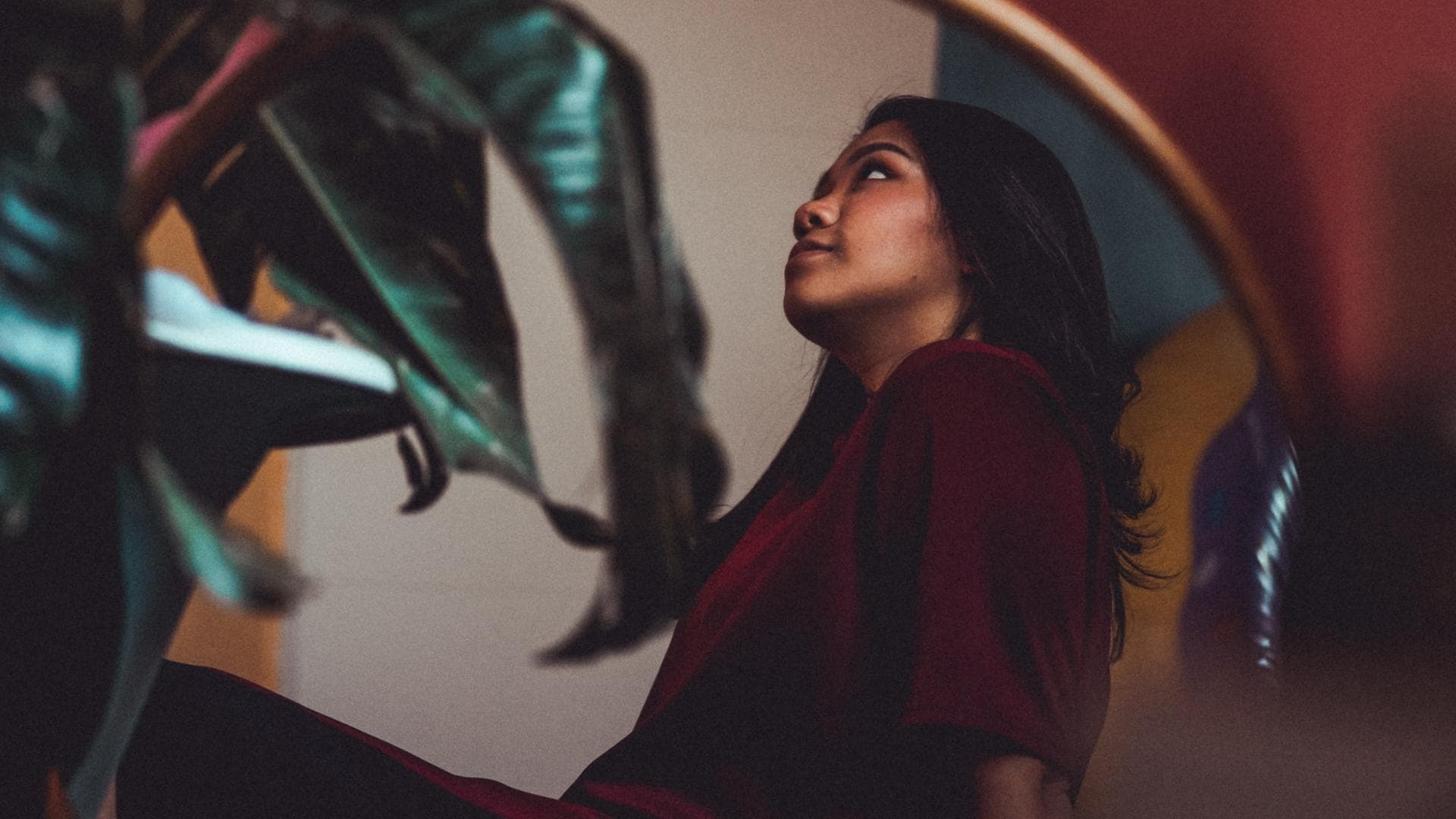 Frau in einem Spiegel