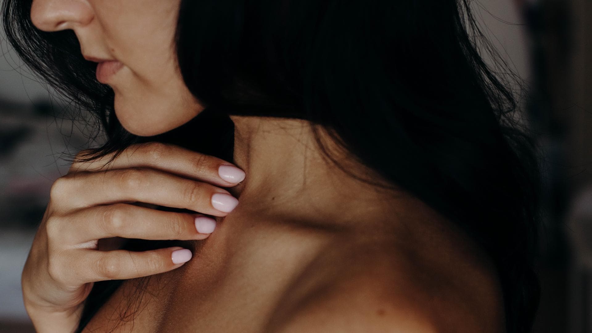 Falten am Hals vorbeugen und loswerden