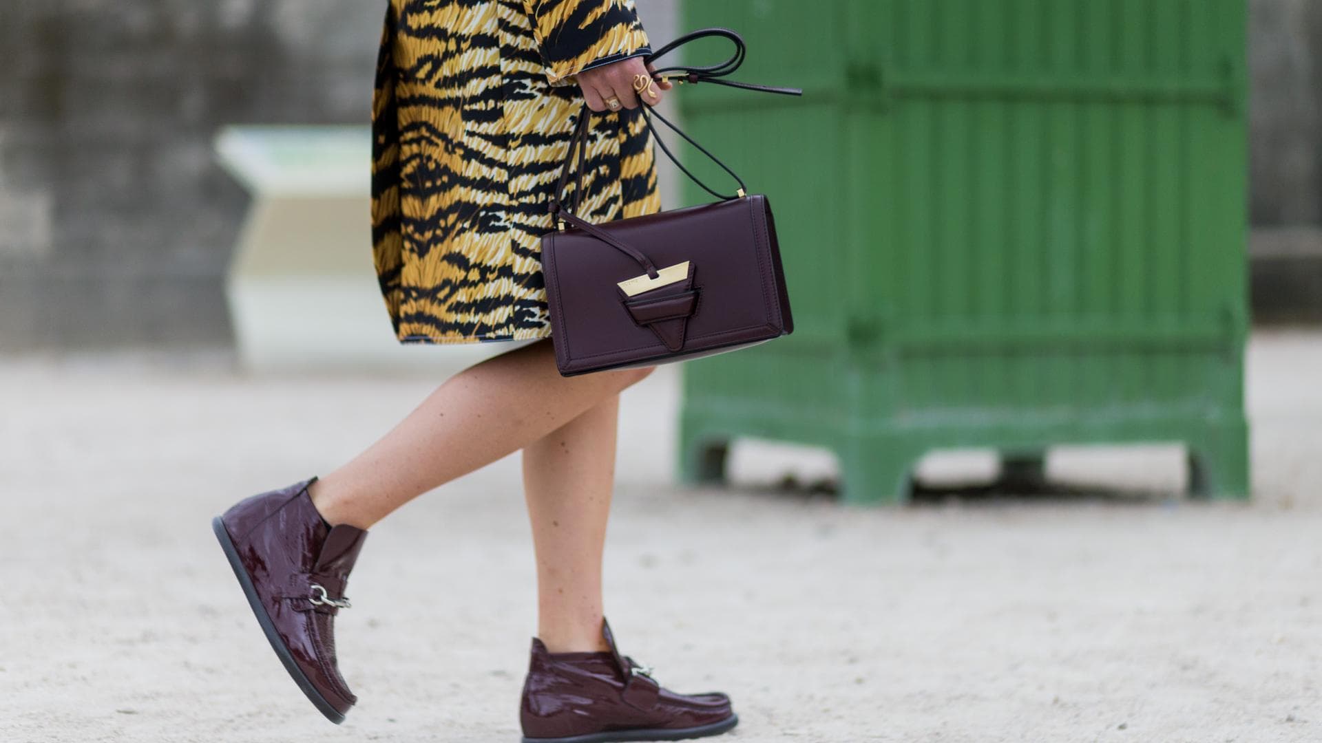 Influencer im Leoparden Muster Mantel