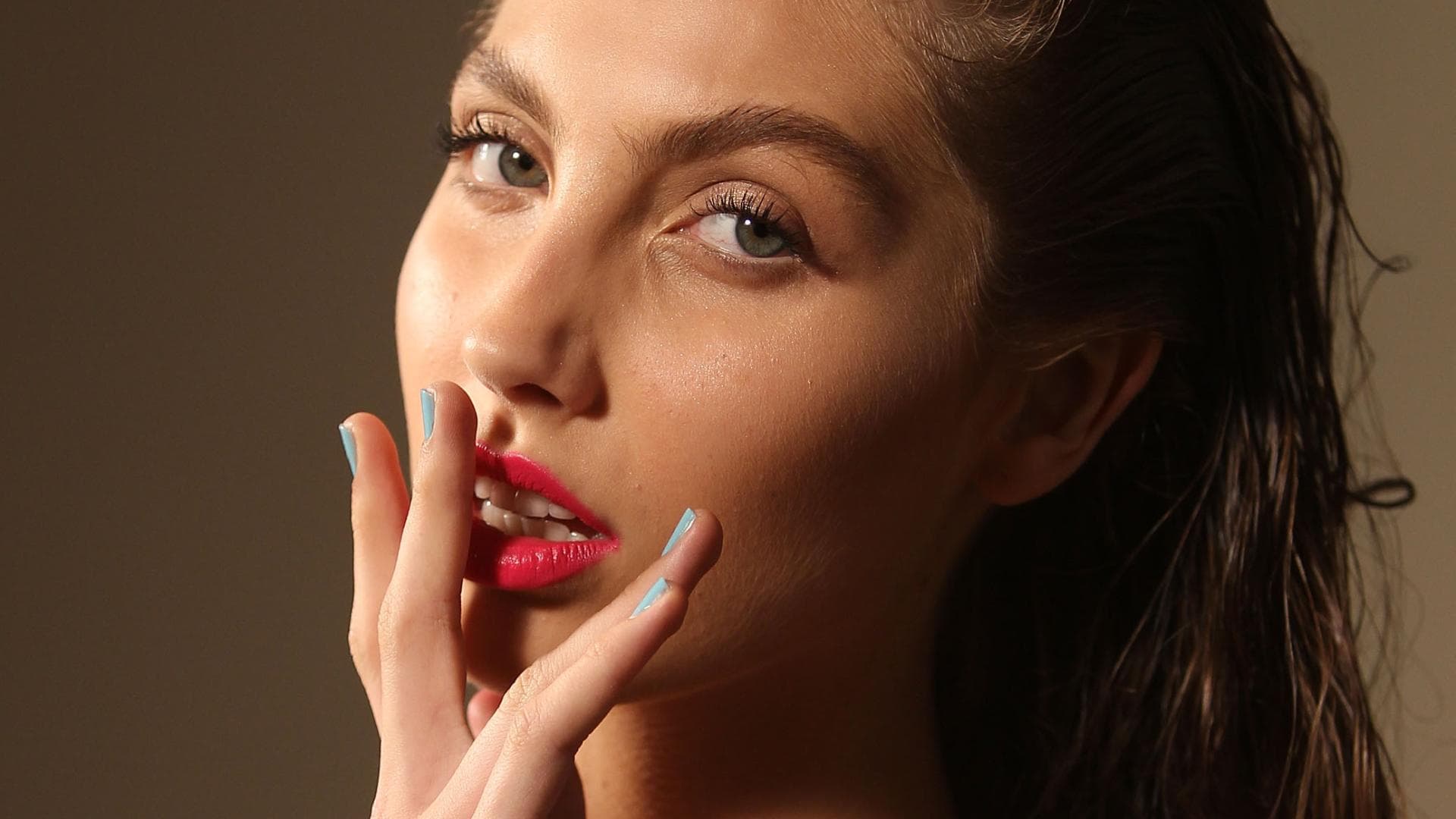 Lippenstift so hält er länger auf den Lippen