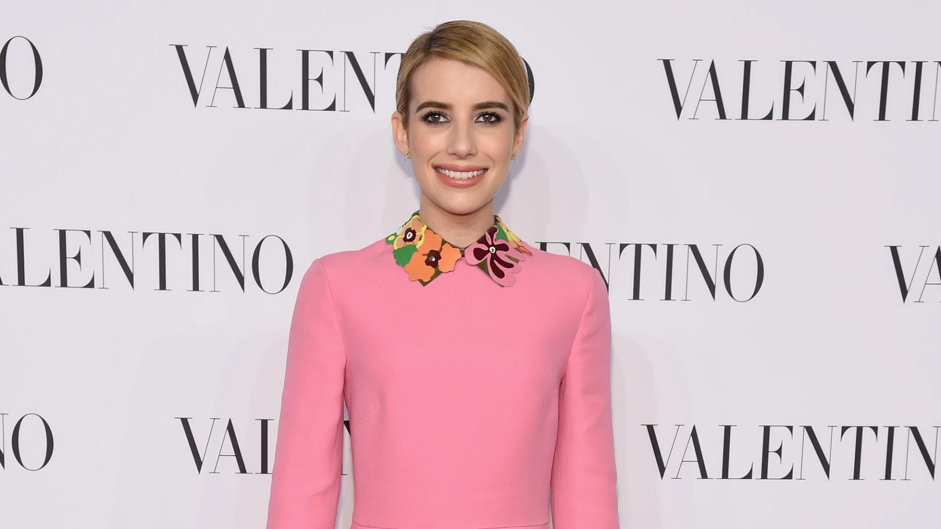 Emma Roberts pinkes Kleid