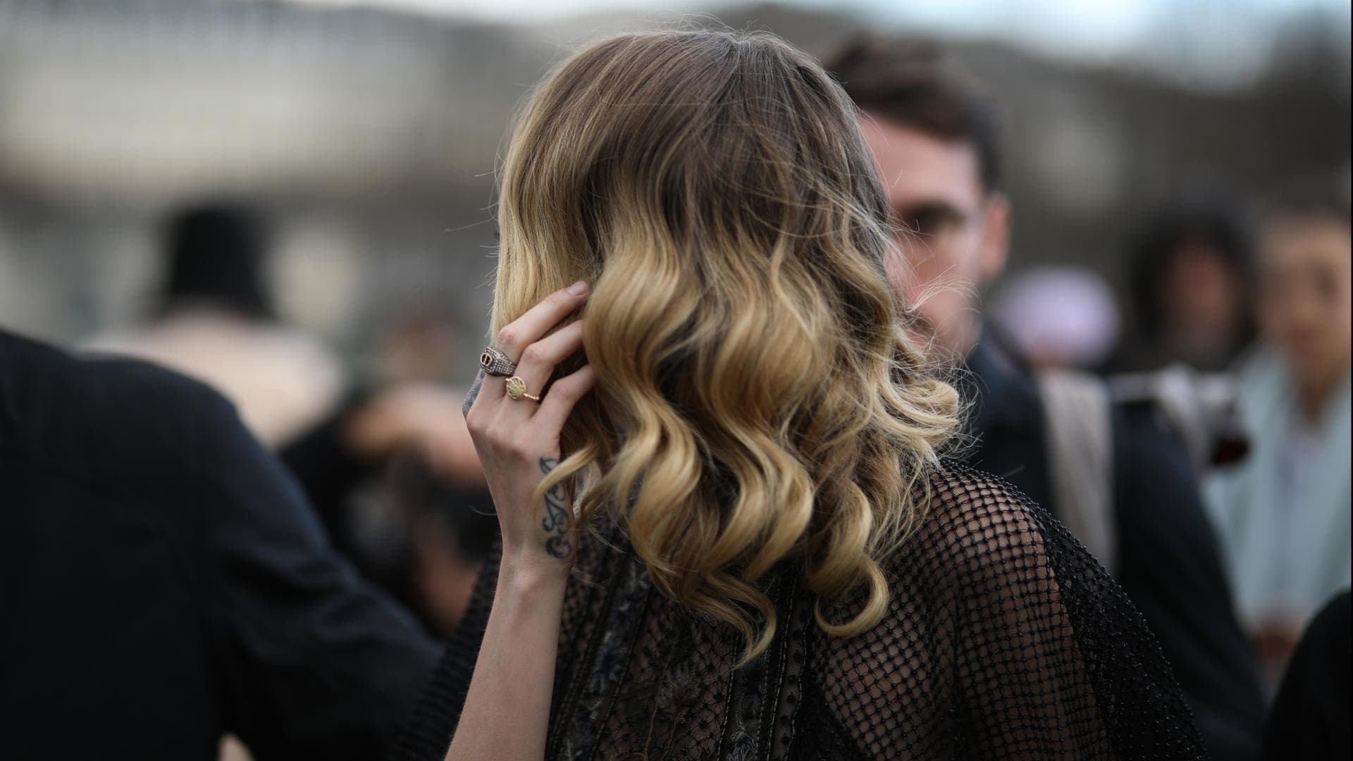 Corona Hilfe trotz Vermögen: Ein bekanntes Model dreht sich zur Seite