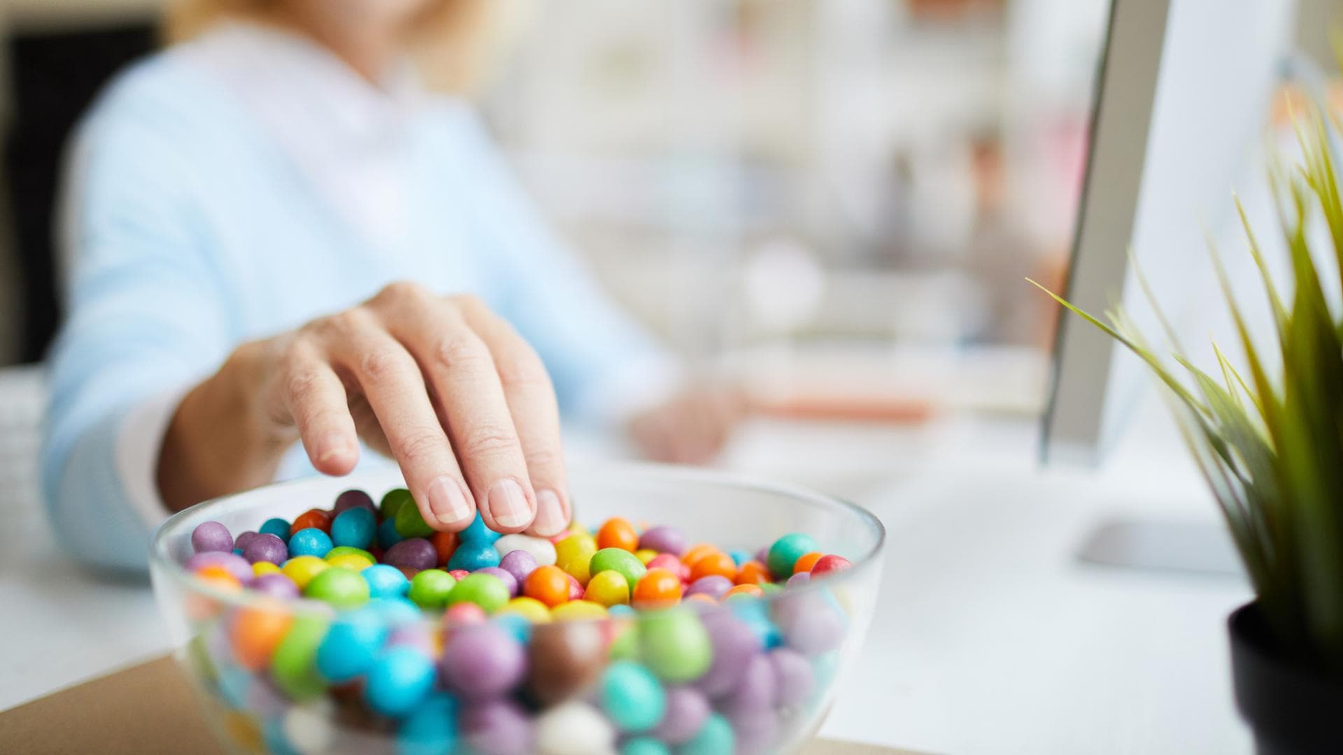 Gesunde Snacks gegen Heißhunger im Homeoffice