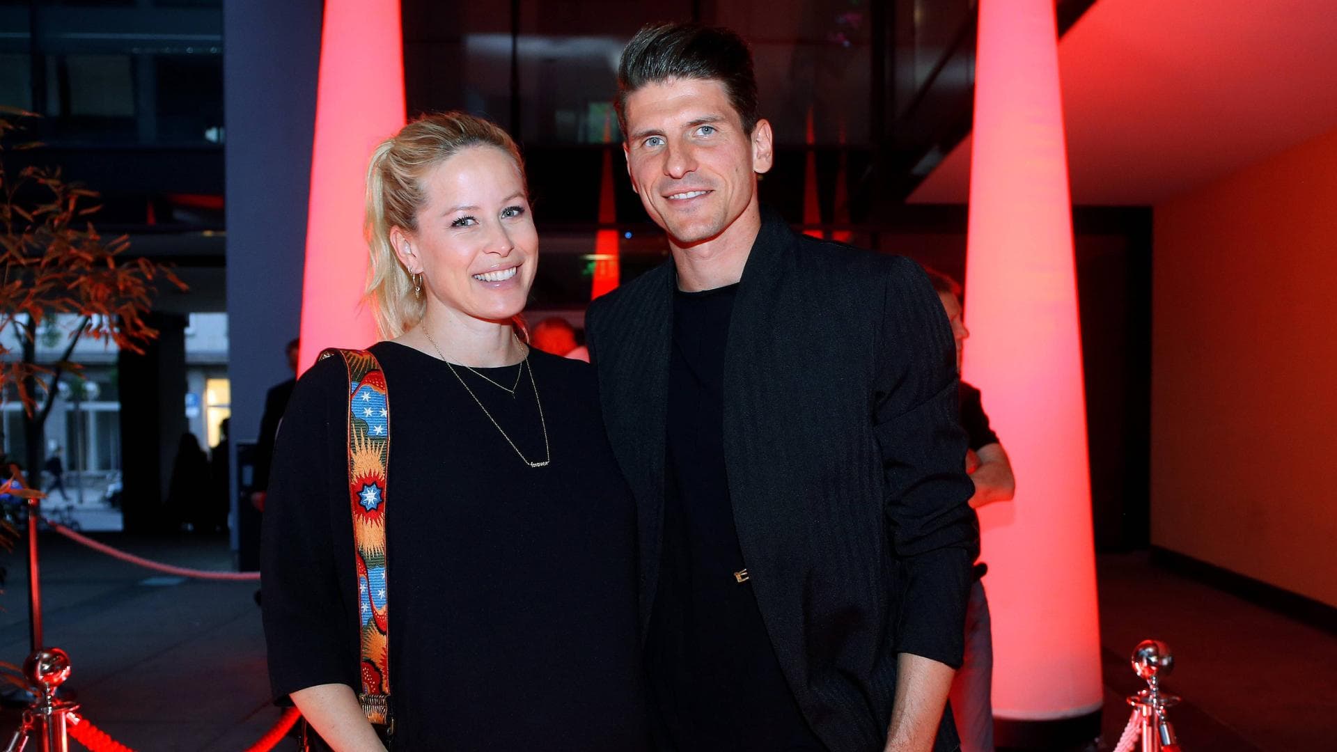 Mario Gómez und Carina schwanger mit Zwillingen