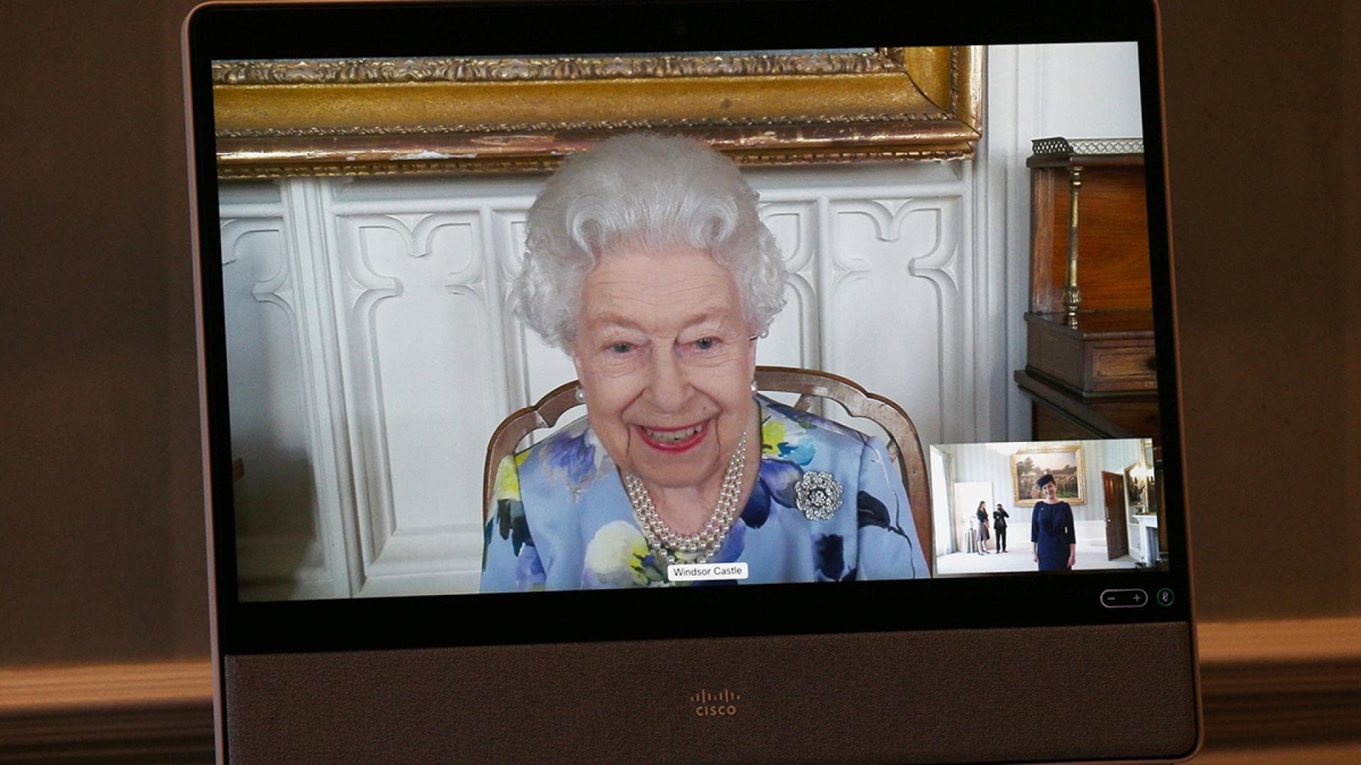 Queen Elizabeth in einer Videokonferenz