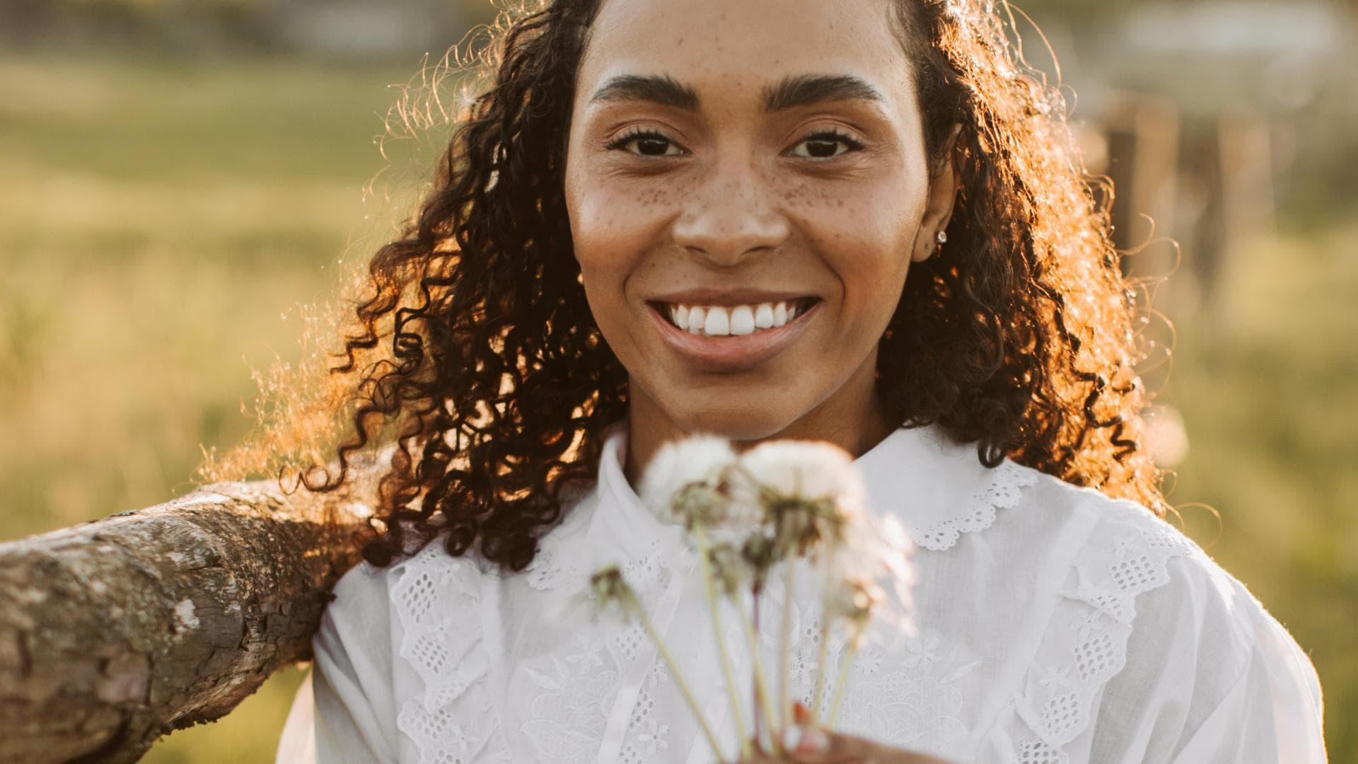 Horoskop Thema: Frau mit Blumen