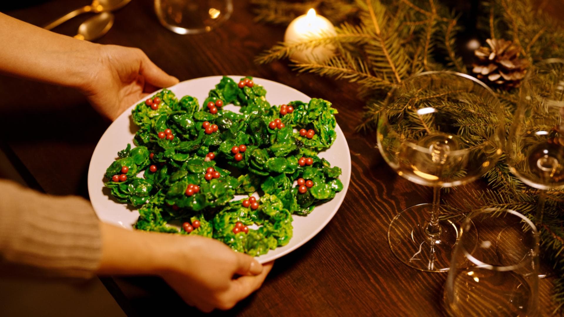 Veganes Weihnachtsessen am Tisch