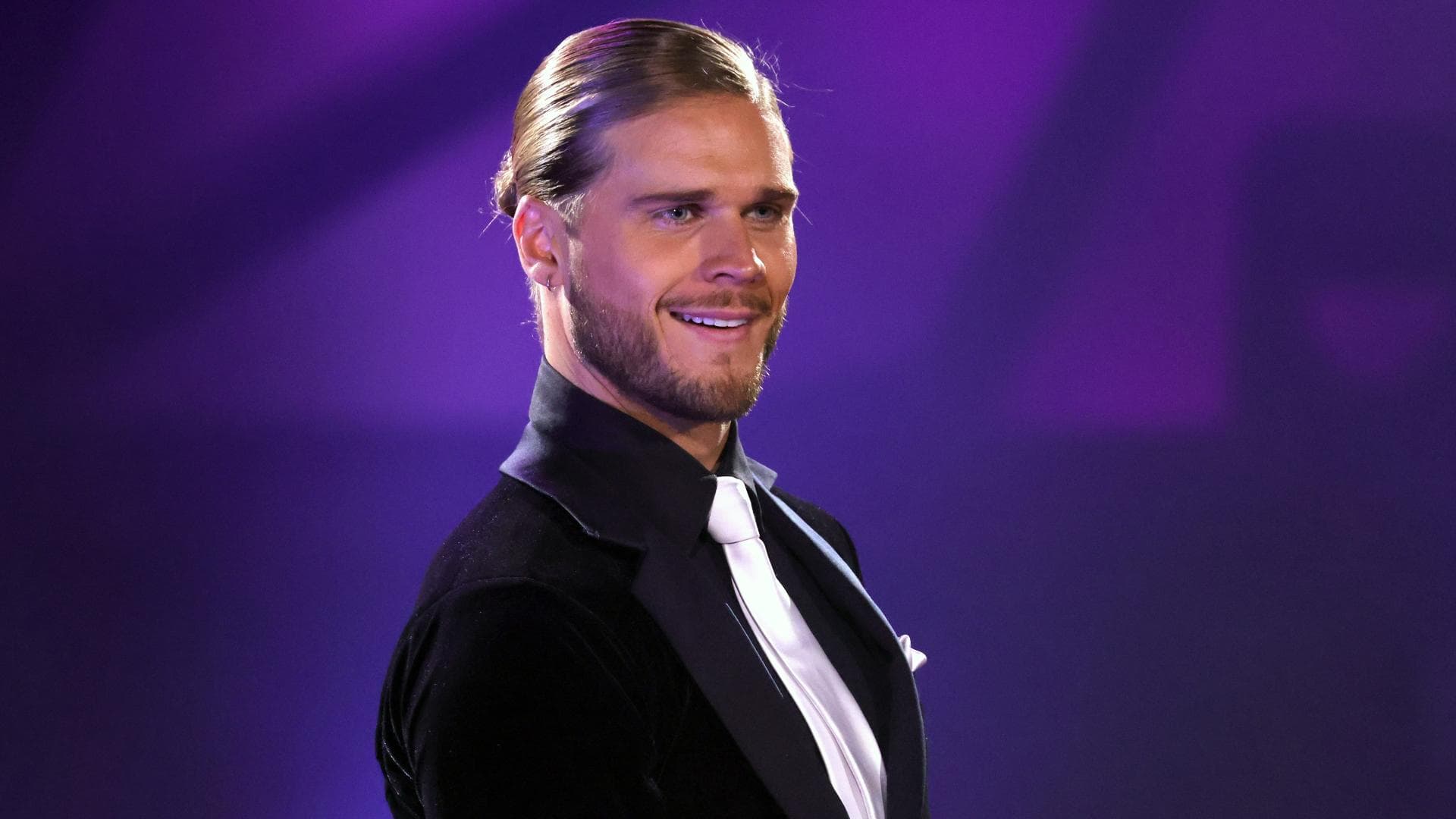 Rurik Gislason lächelt