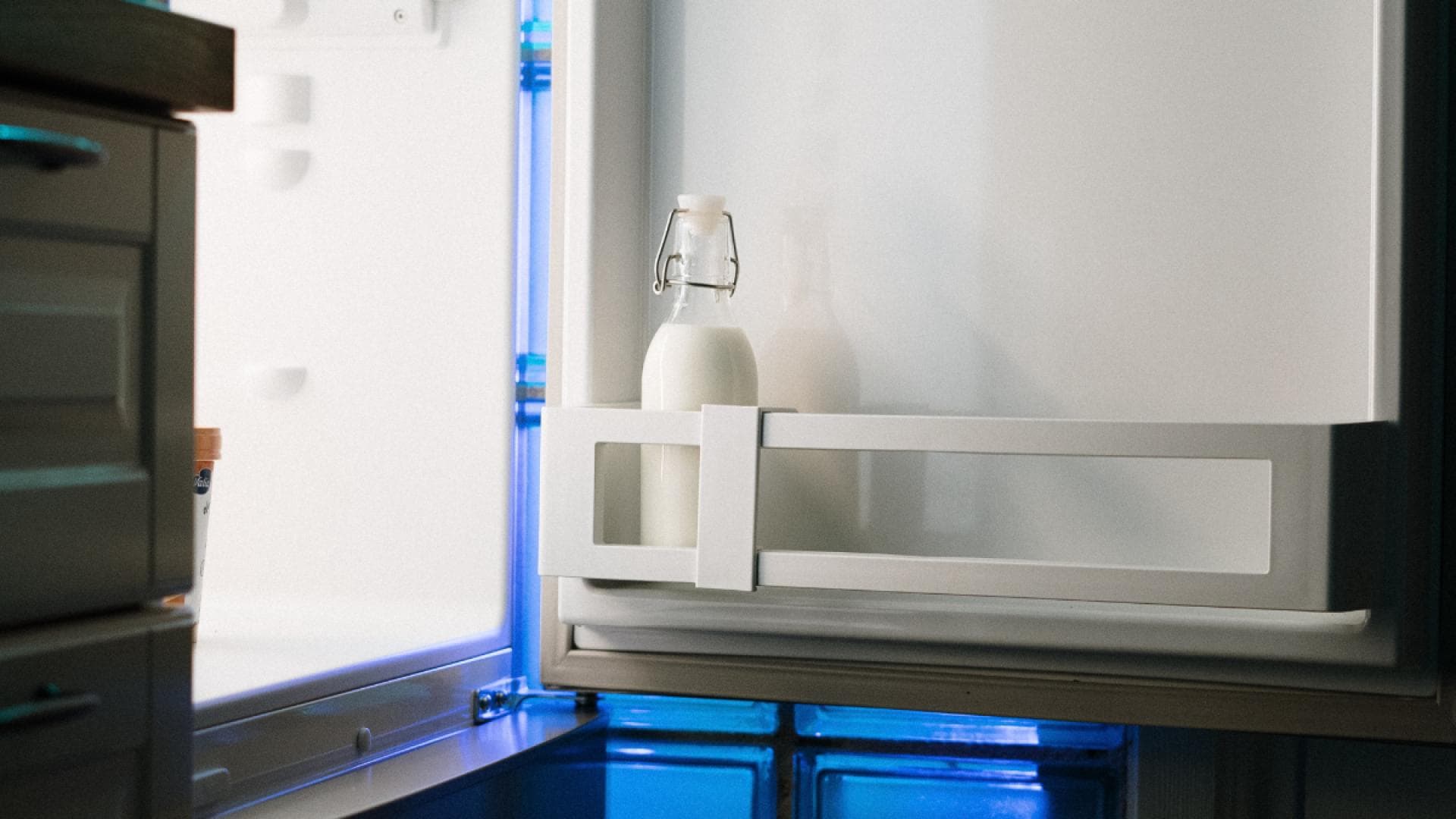 Milch im Kühlschrank