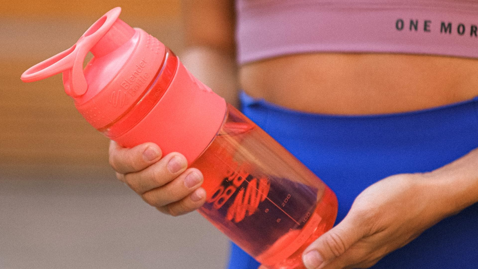 Sport Trinkflasche in Hand
