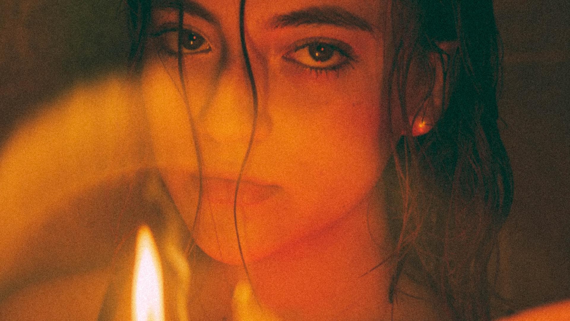 Frau und Feuer Flamme