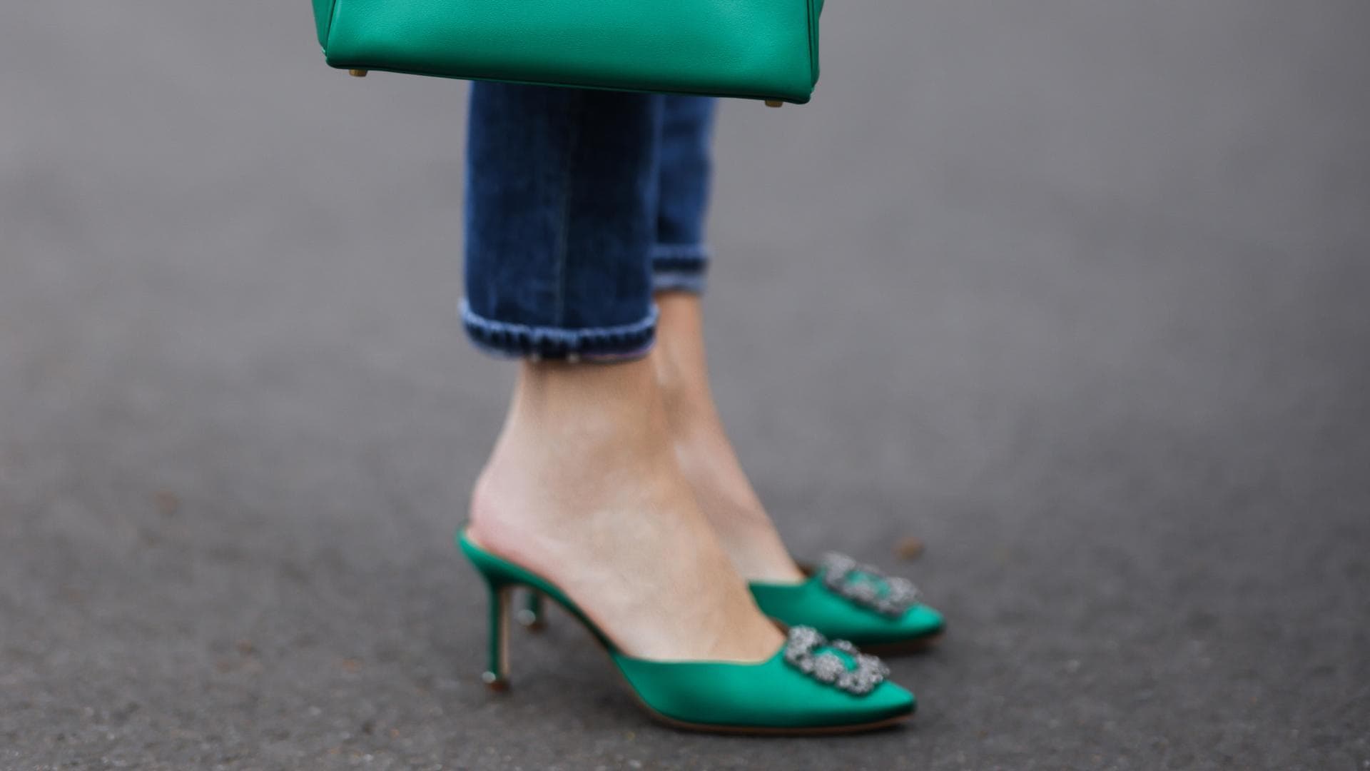 Frau trägt Low heels