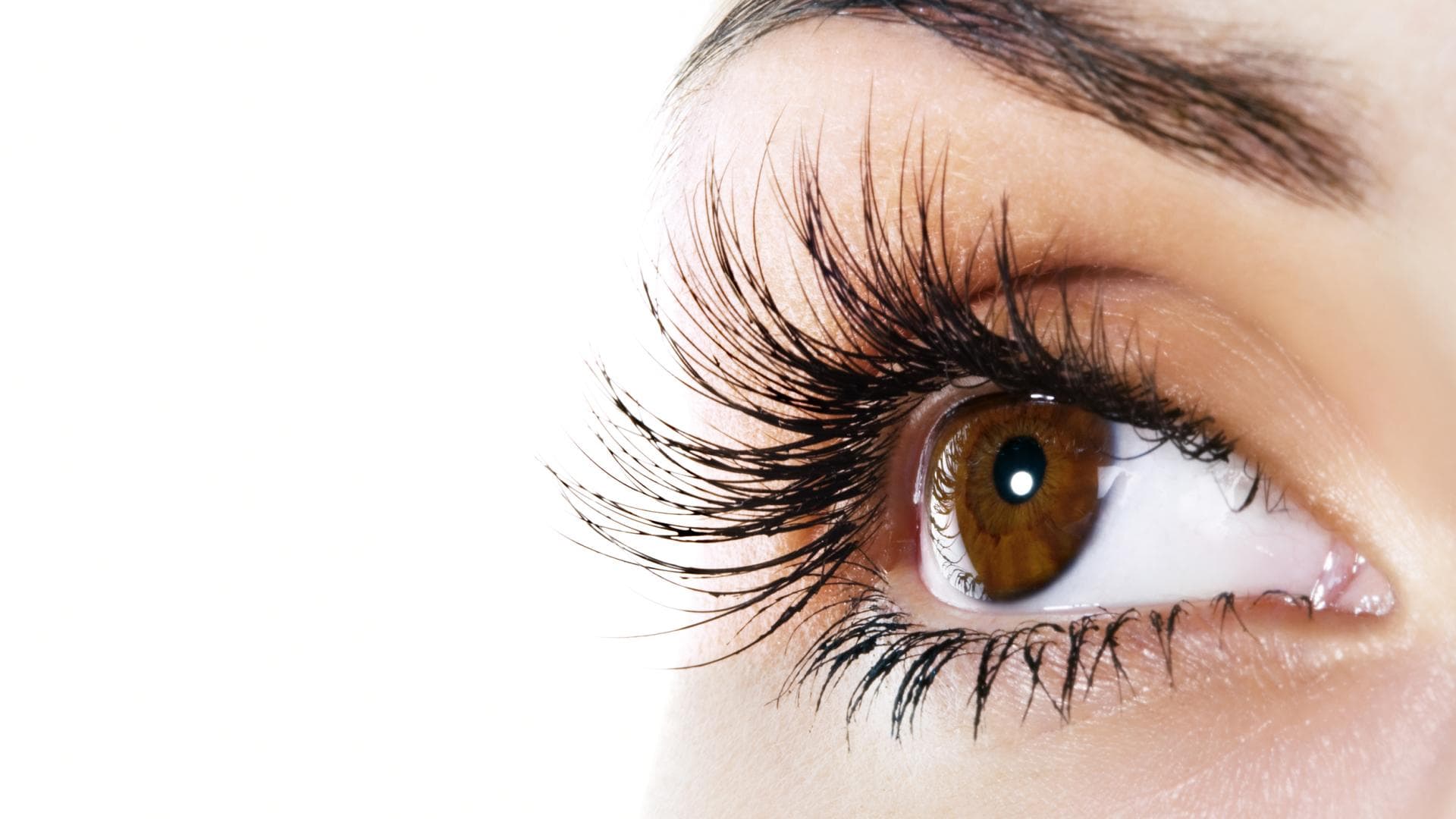 Auge mit langen Wimpern