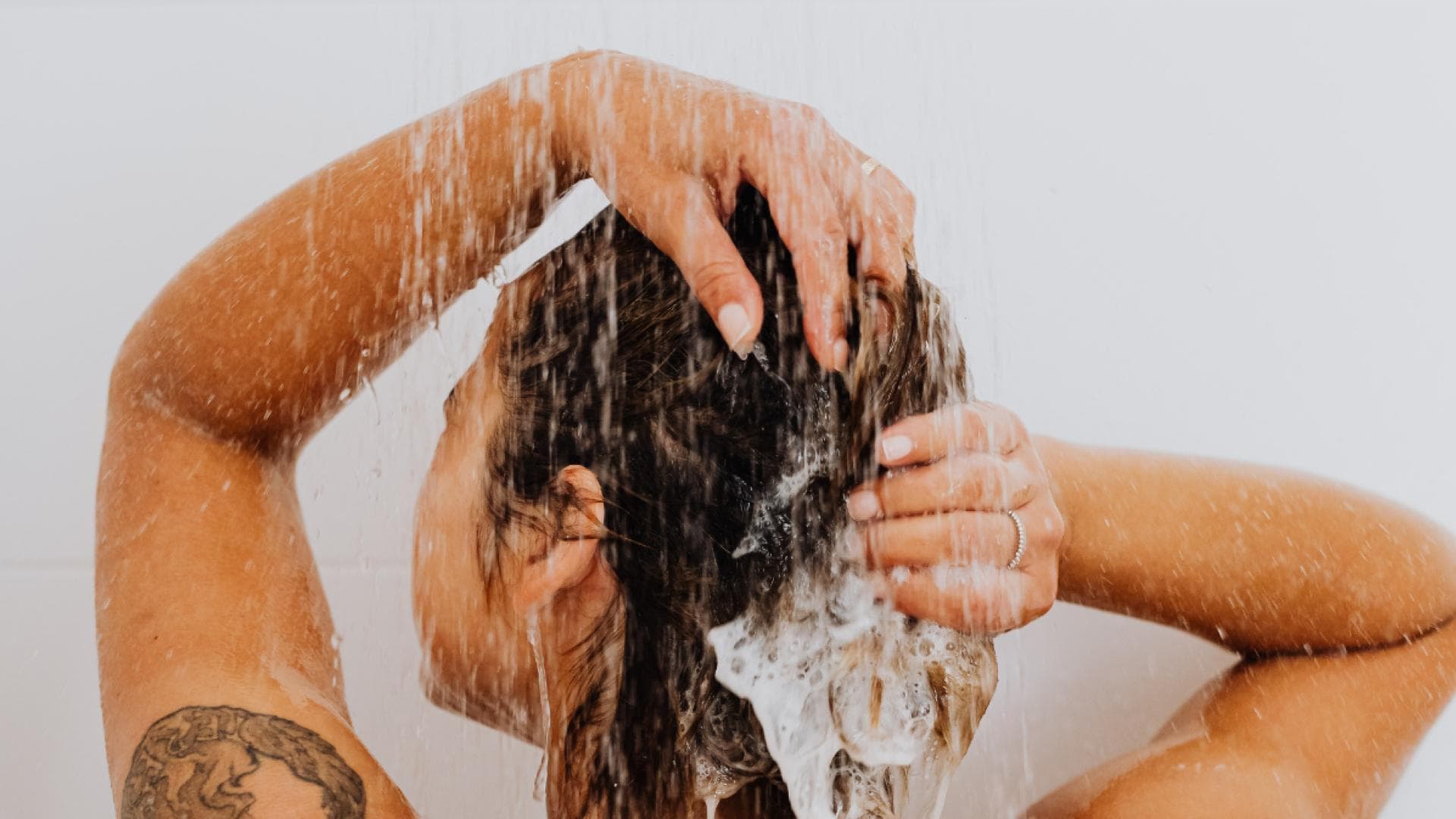 Morgens oder abends Haare waschen