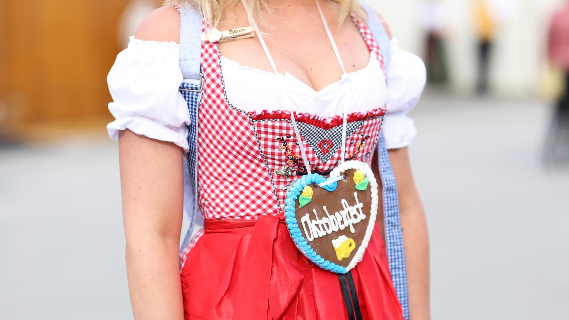Frau in Dirndl
