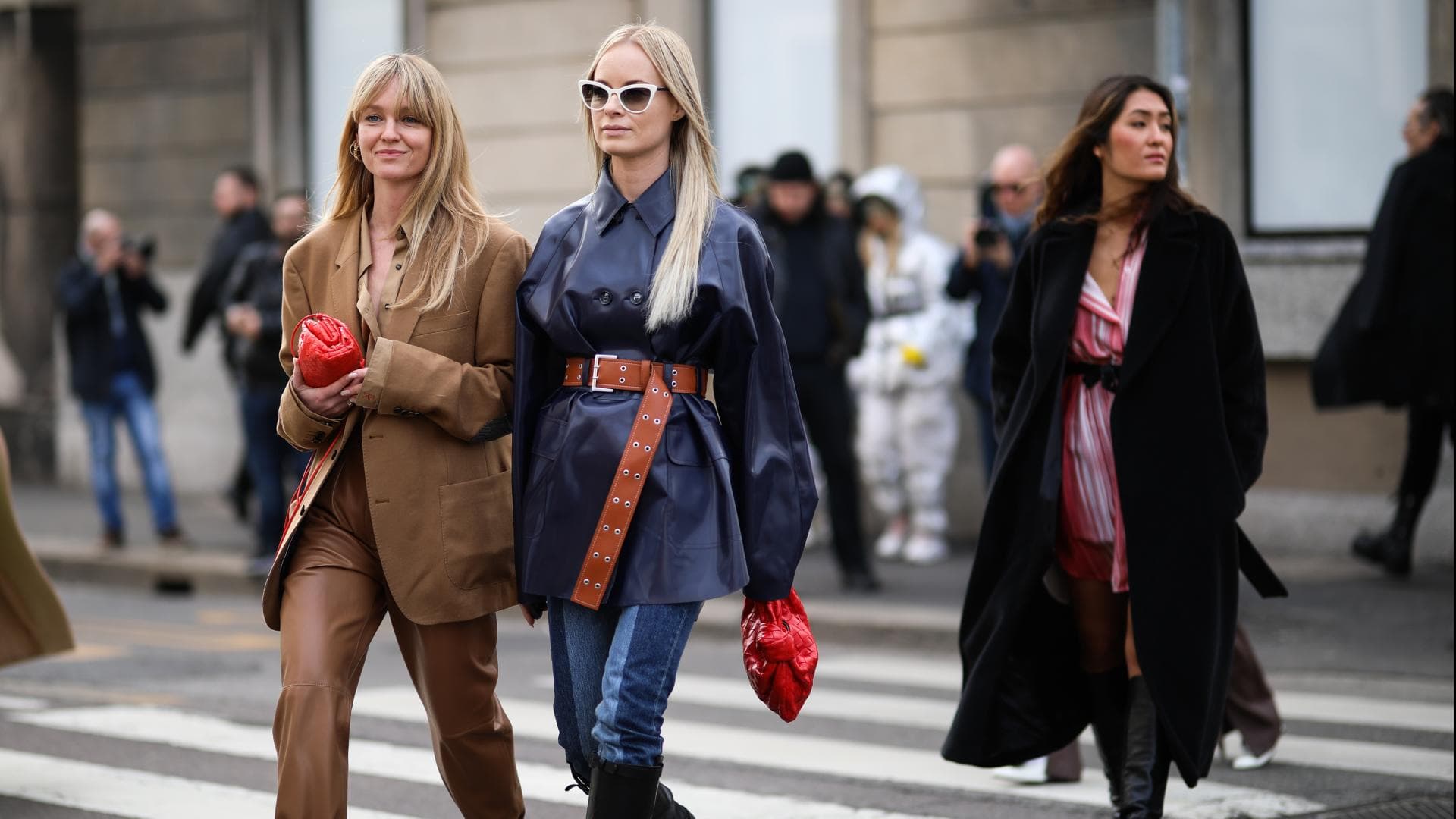 Frauen tragen Herbstmode