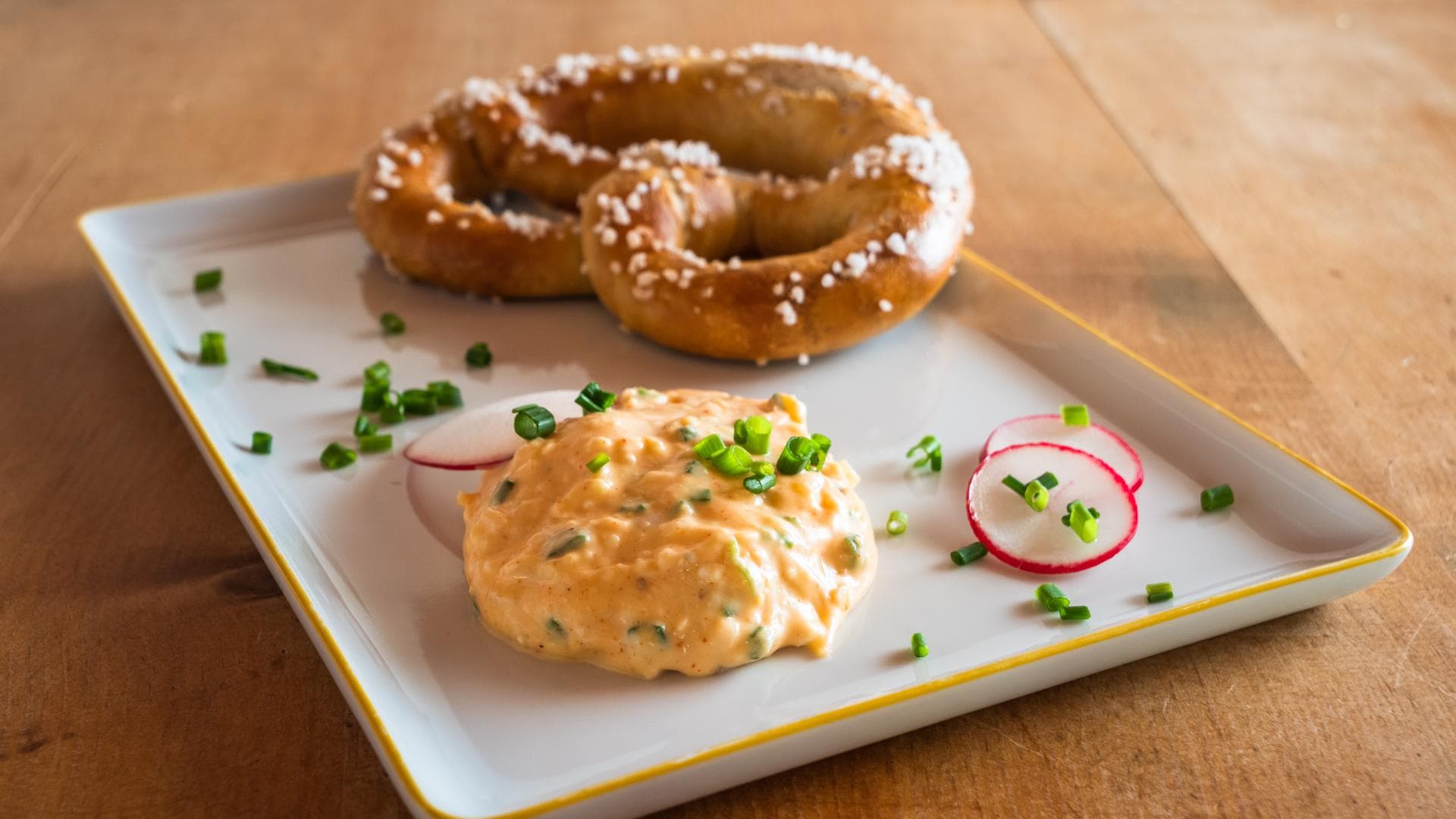 Brezel und Obazda