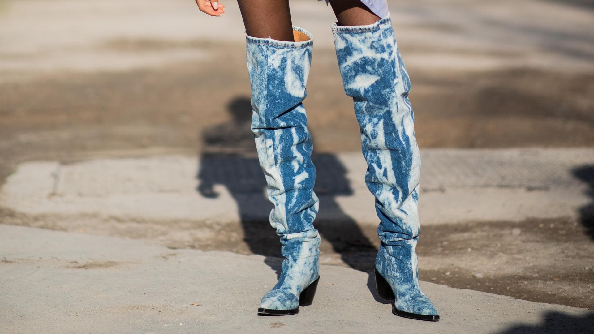 Blaue Overknees-Stiefel