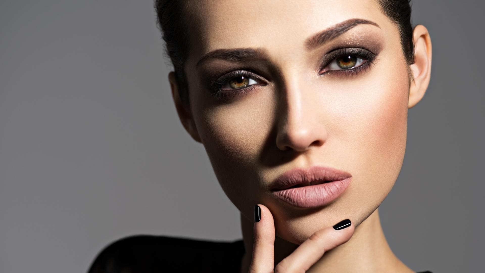 Frau mit Goth-Make-up