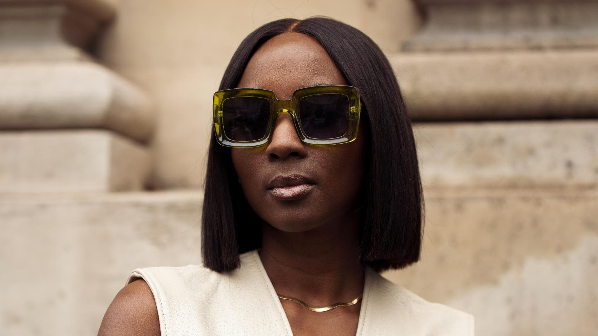 Frau mit geradem Bob