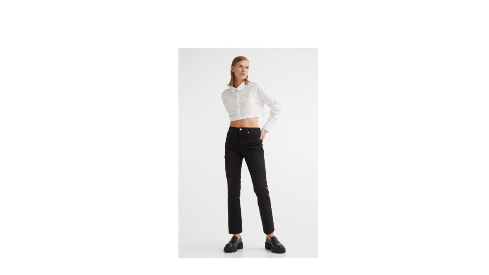 Frau trägt Jeans