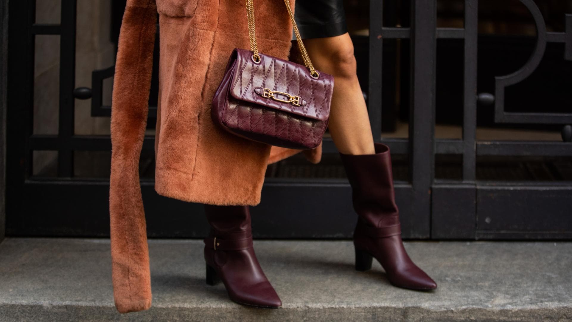 Taschen-Trend Bordeauxrot im Herbst