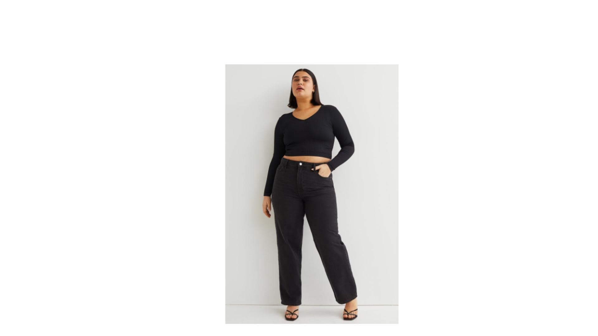 Frau trägt Jeans