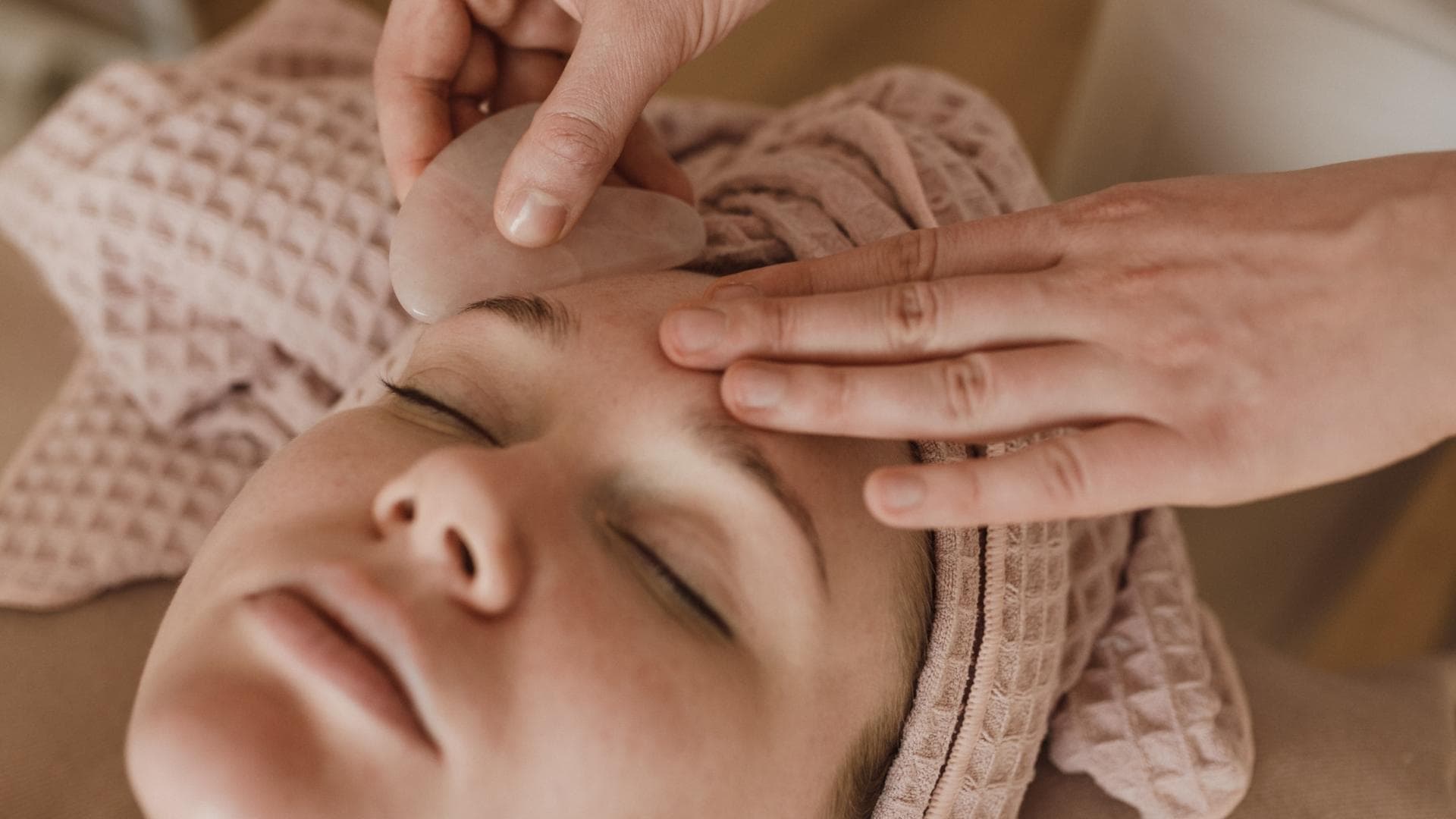 Gua Sha Stein Anwendung