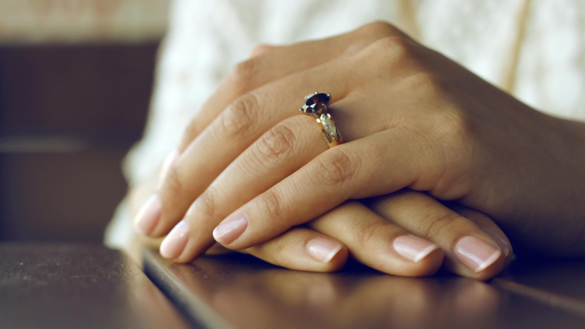 Natürlich schön! Dieser Nageltrend erobert jetzt die Beauty-Welt