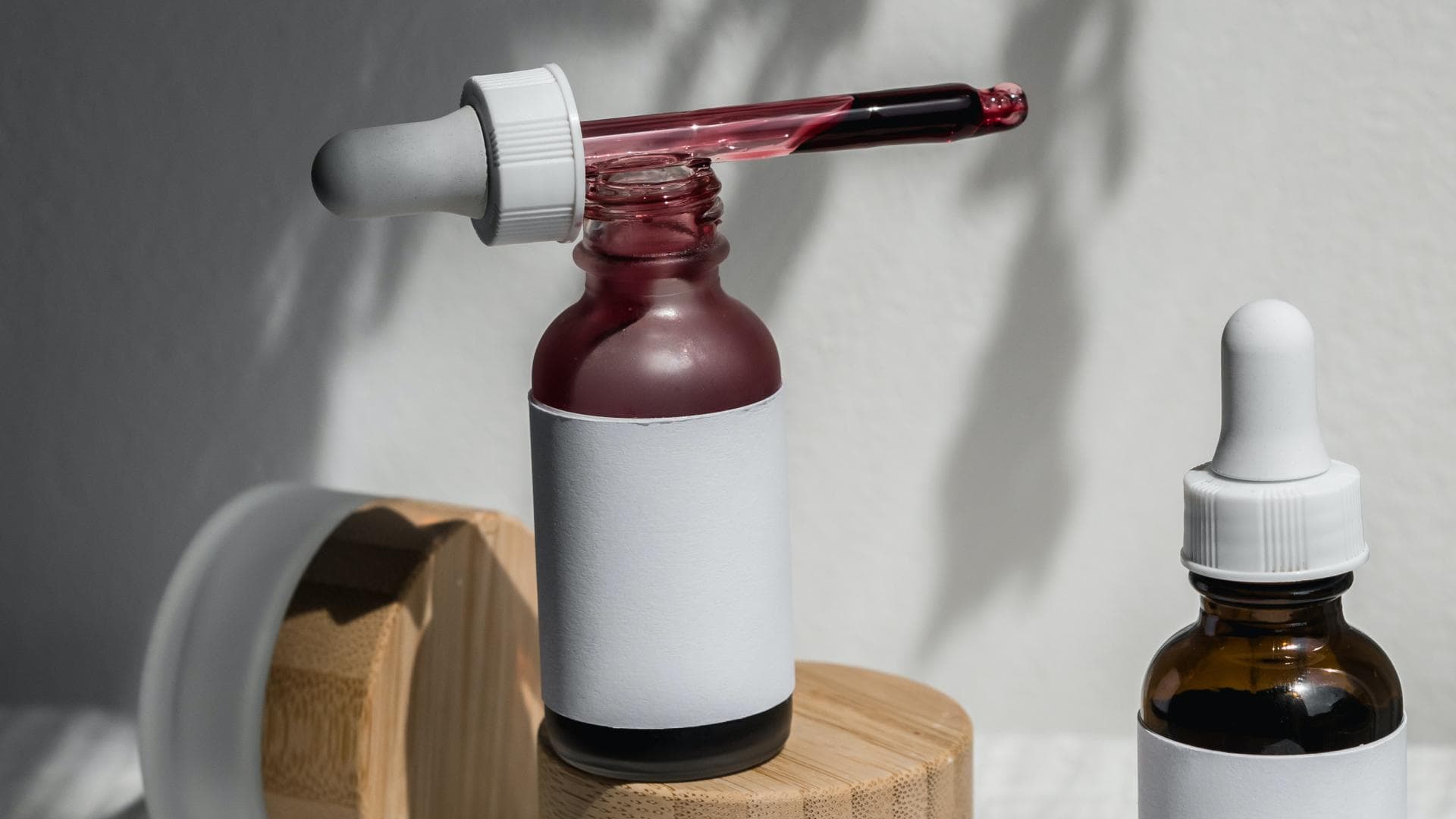 Gesichtsseren in Flaschen