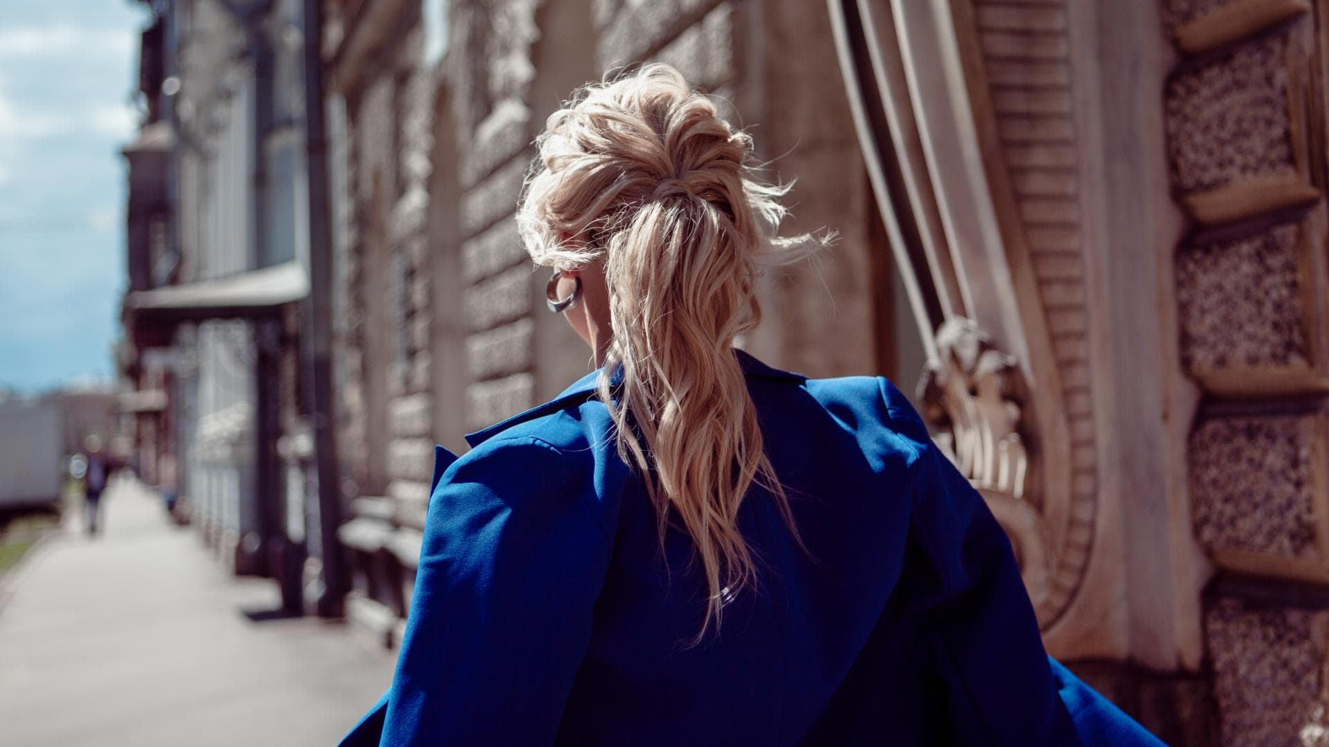 Frau mit Pferdeschwanz