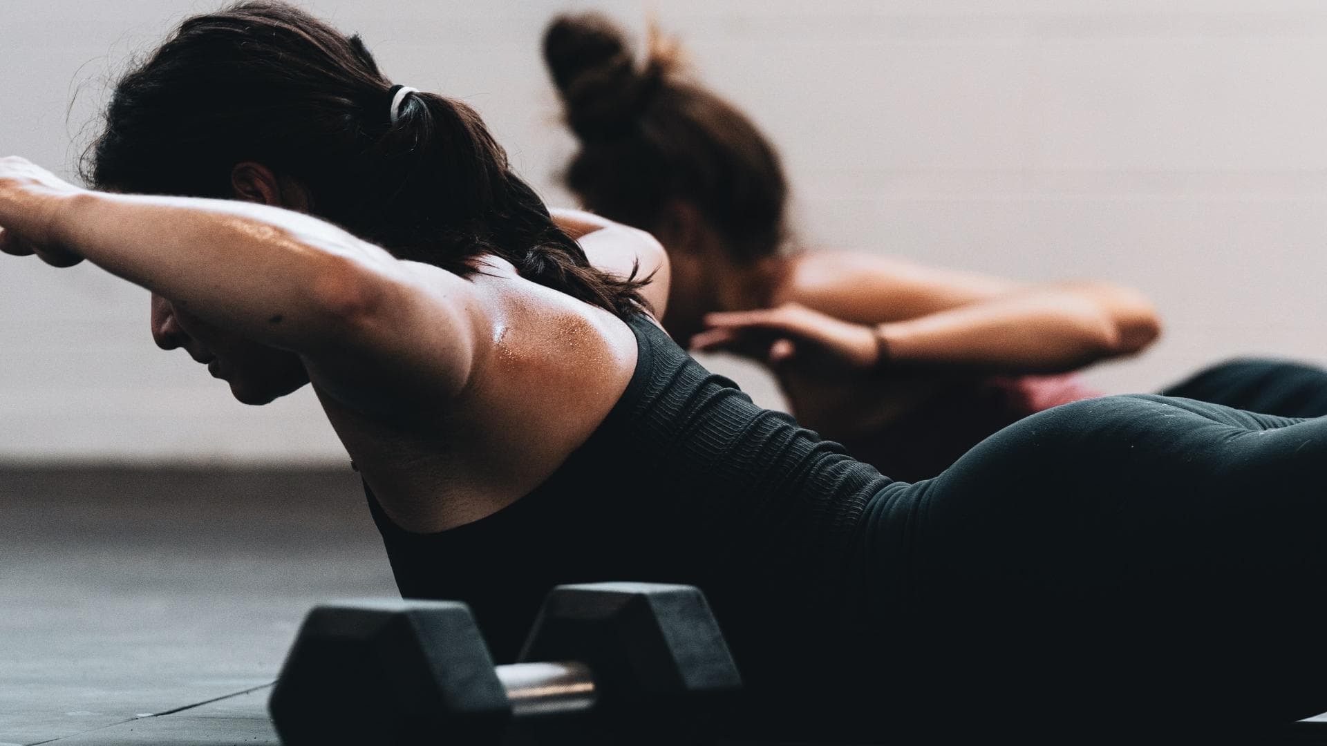 Frauen machen Fitness