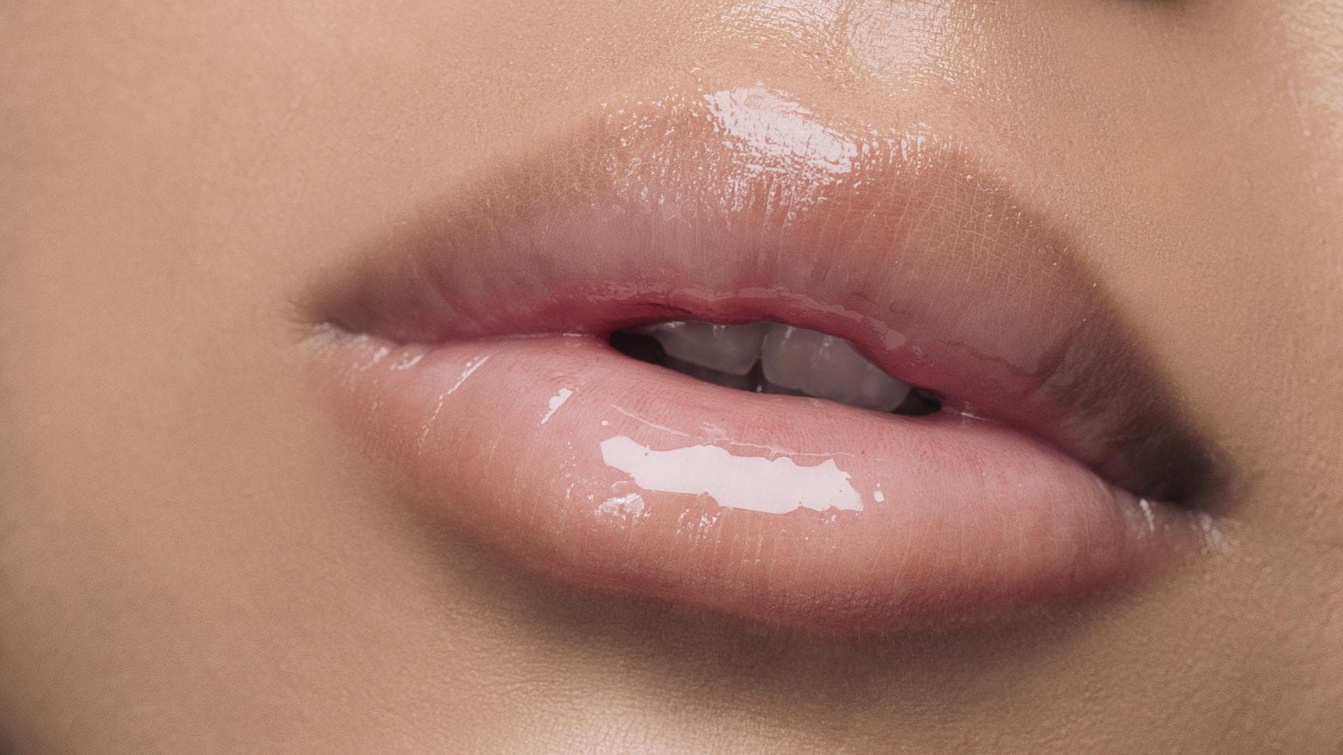 Die besten Lipglosse für pralle und glänzende Lippen