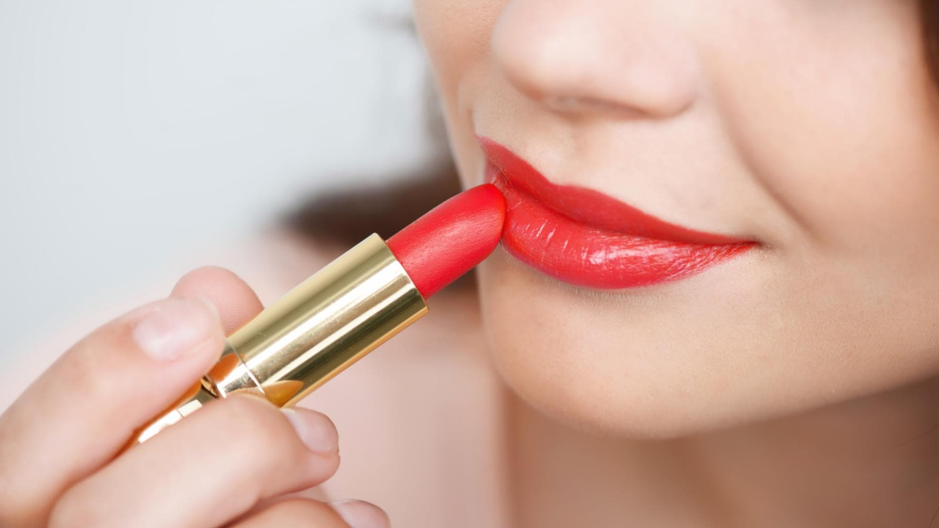 Lippenstift auftragen