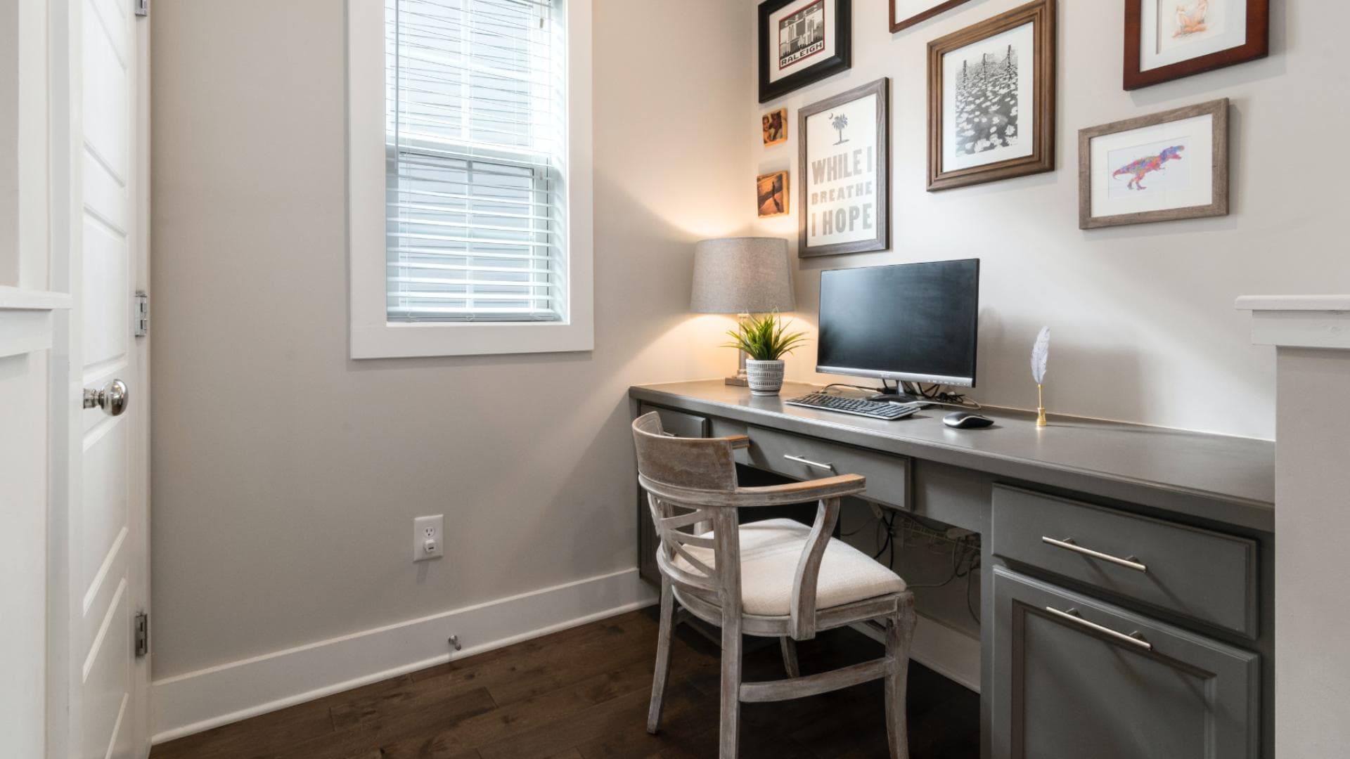 Interior-Fehler: Möbel an die Wand stellen