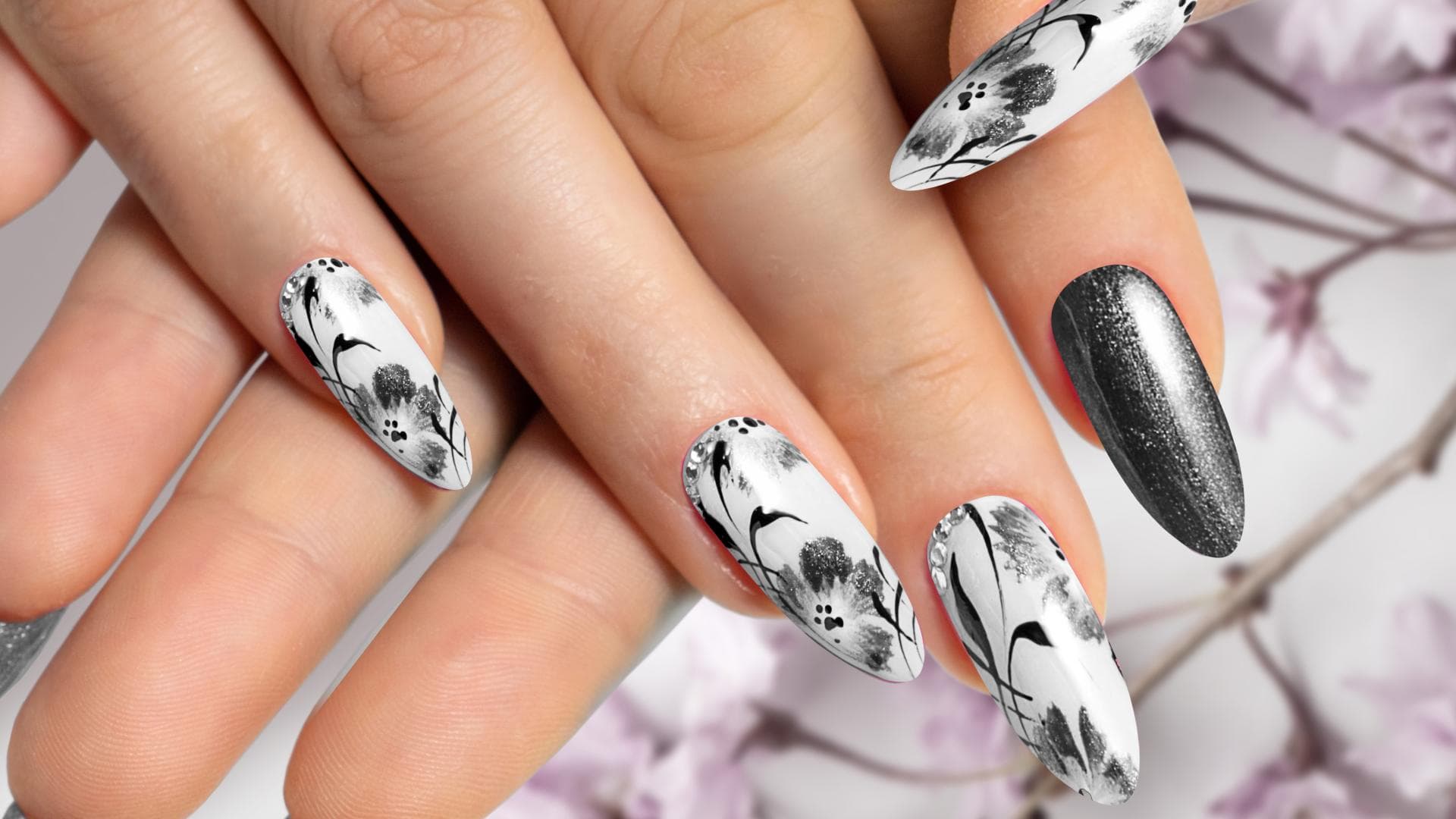 Blumenmuster Nageldesign