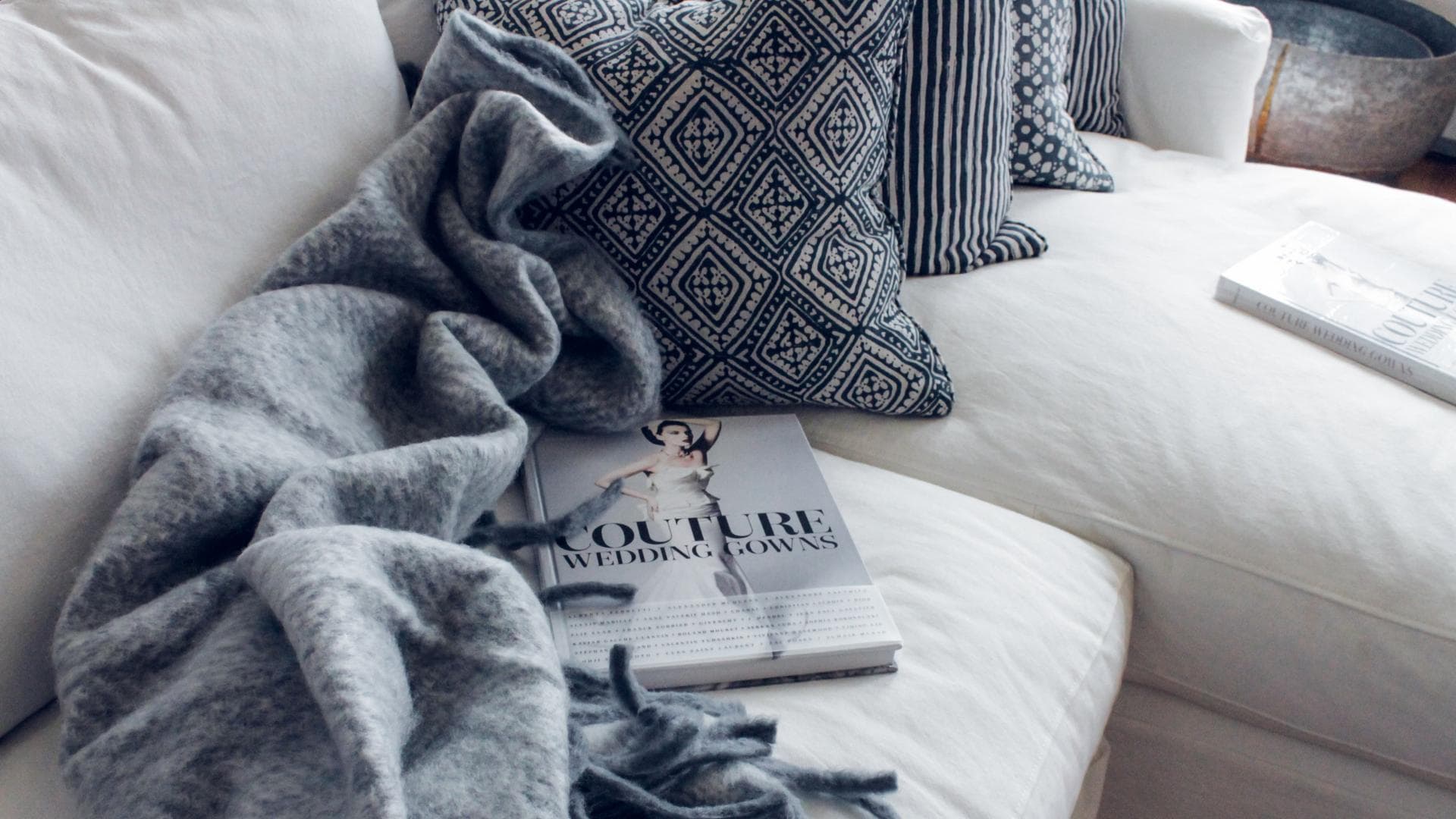 Sofa mit Decke