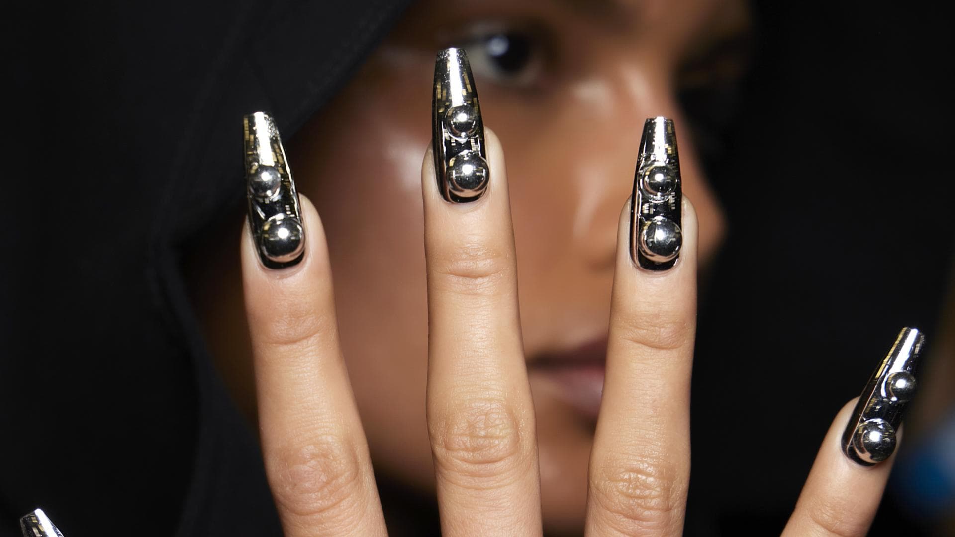 Snake Nails