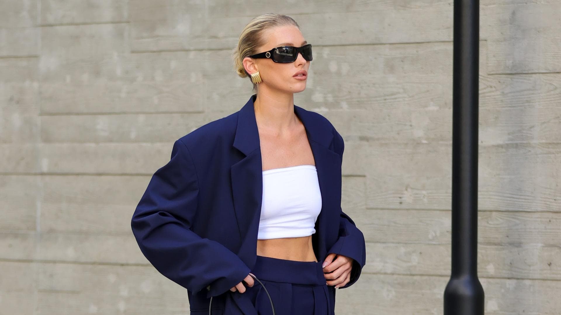 Frau mit Blazer