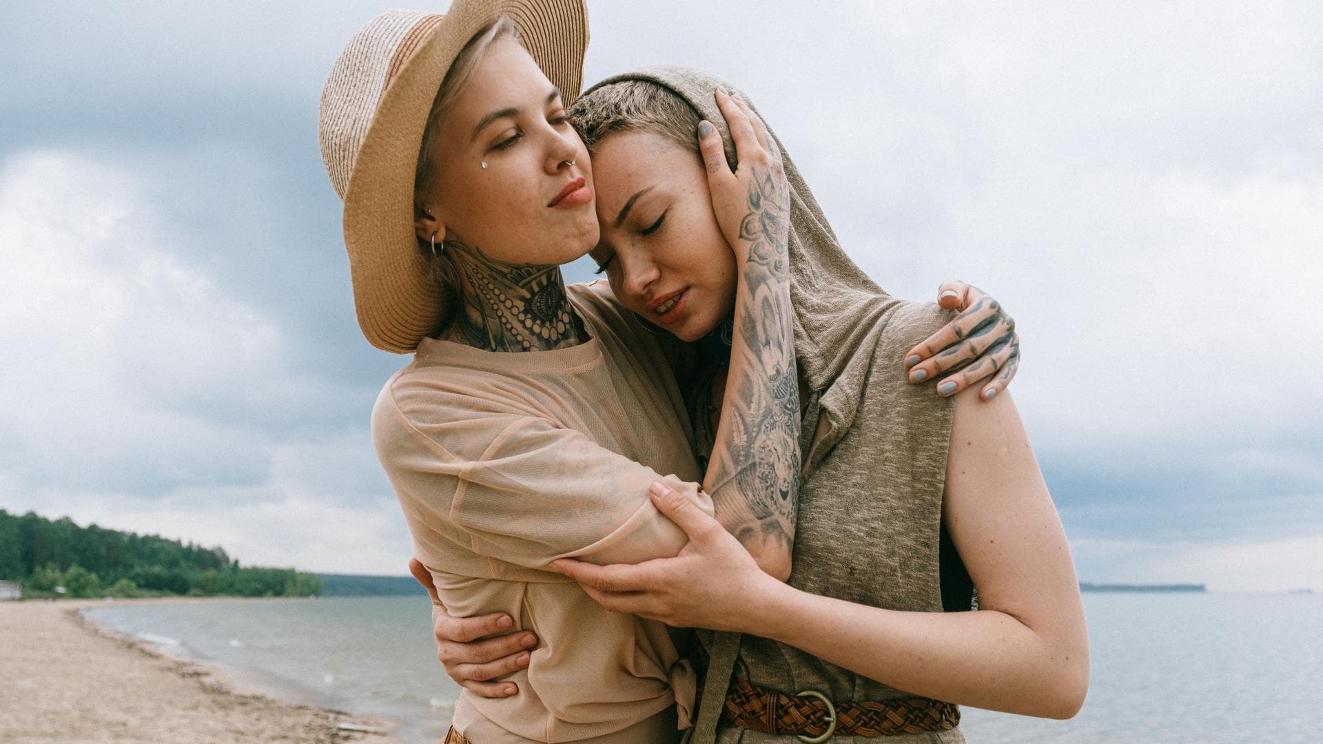 Frauen trösten sich