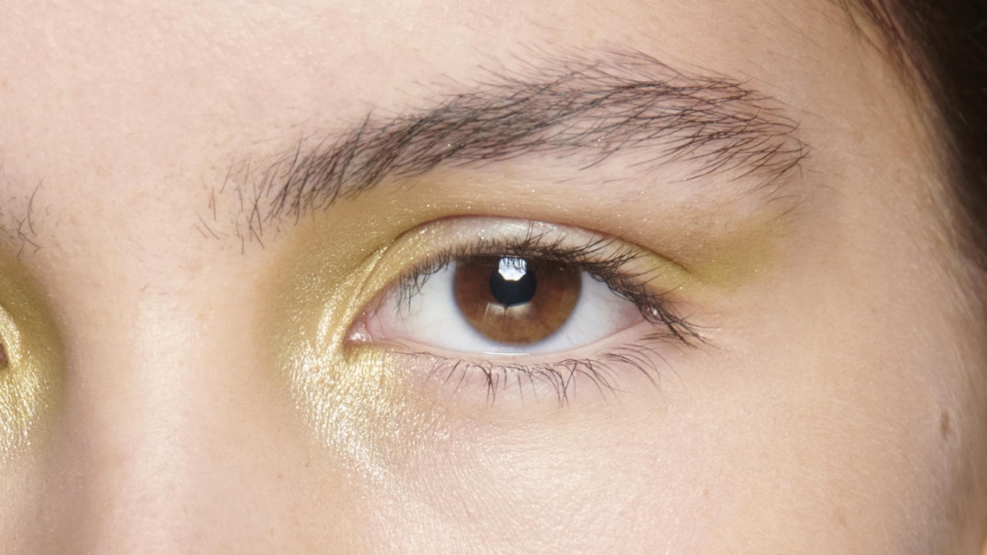 Goldener Lidschatten