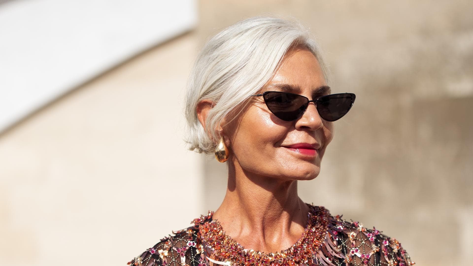 Graue Haare? Oh ja! Diese Bob-Frisur lässt deinen Schopf jetzt frischer und moderner aussehen