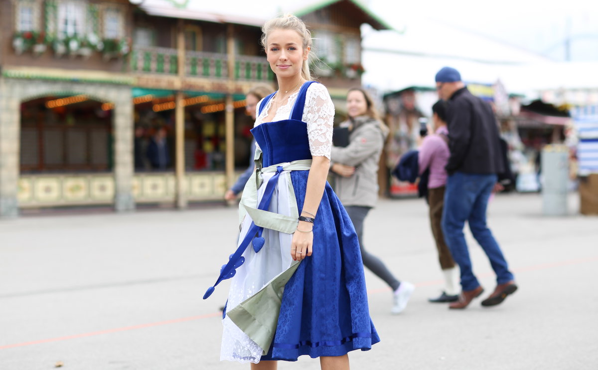 kein-dirndl-wird-beim-oktoberfest-2023-mehr-im-trend-liegen-als-dieses