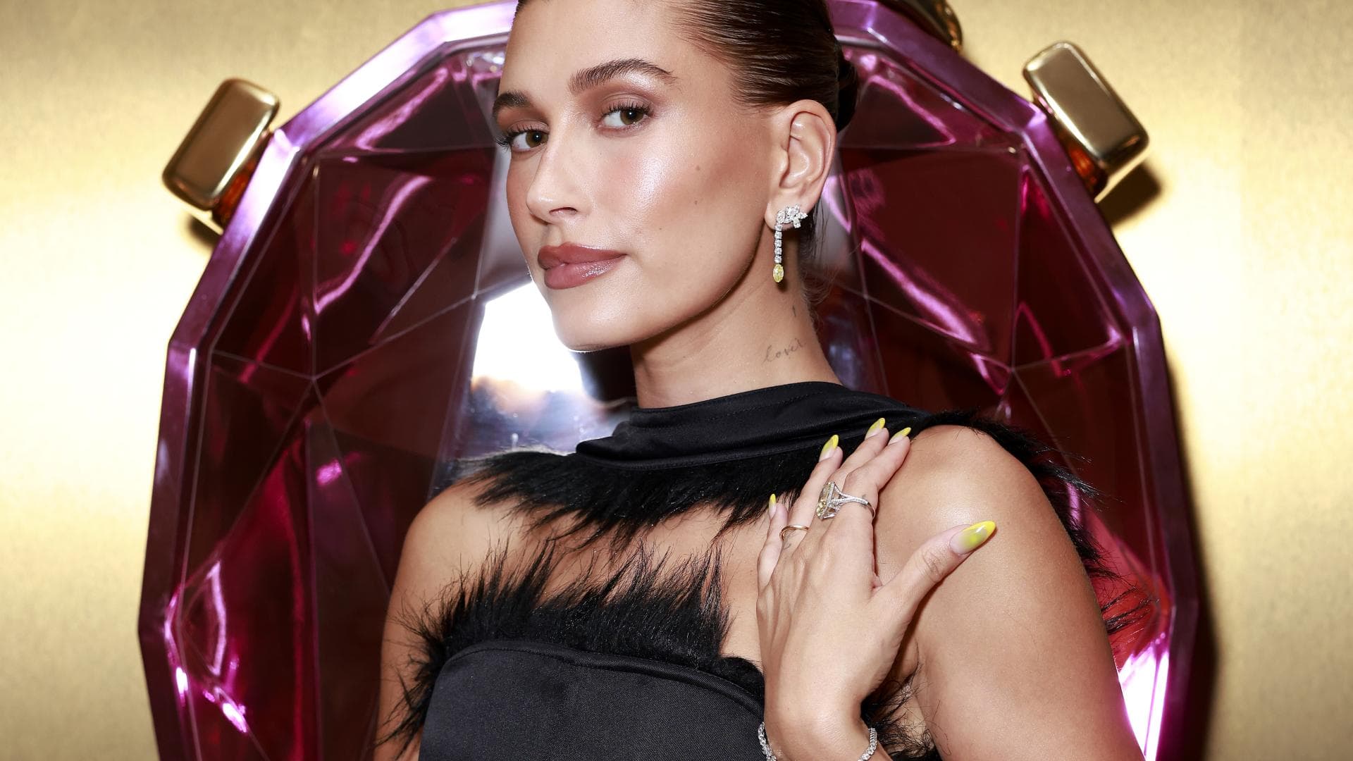 Hailey Bieber auf der Eröffnung eines Tiffany & Co.'s Stores in Japan