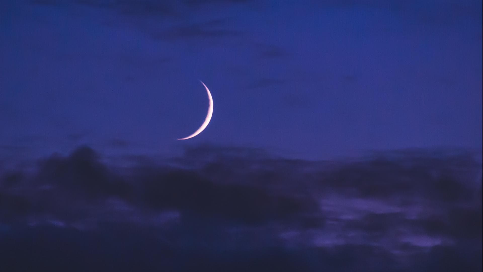 Neumond am Himmel