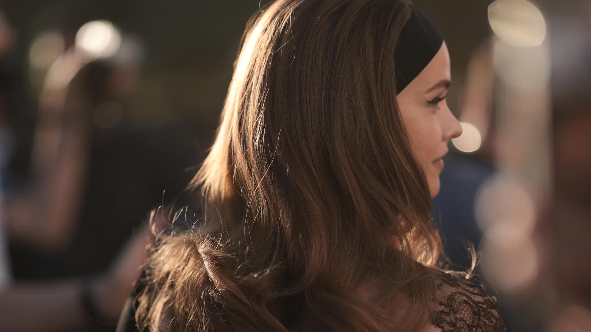 Blowout bei feuchtem Wetter: So hält die Frisur den ganzen Tag